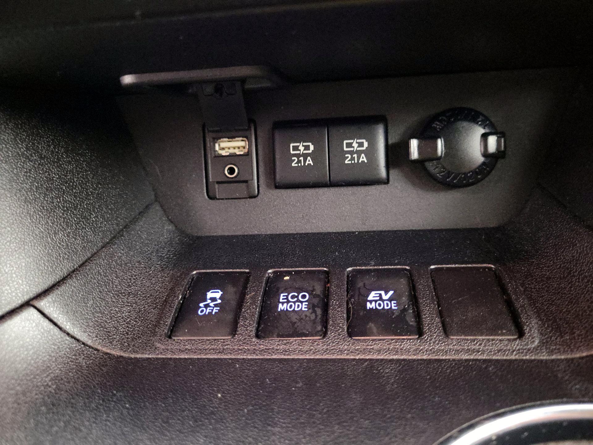 Thumbnail: 2018 Toyota Highlander - 18