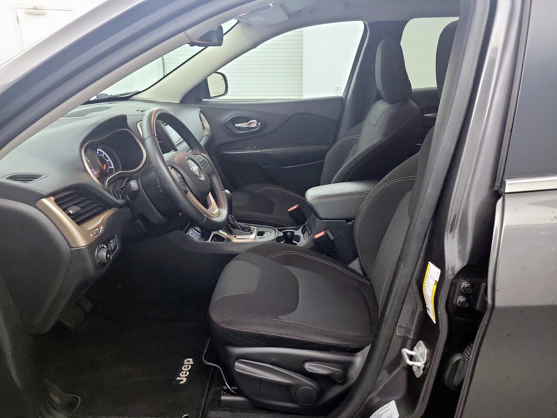 Thumbnail: 2015 Jeep Cherokee - 9