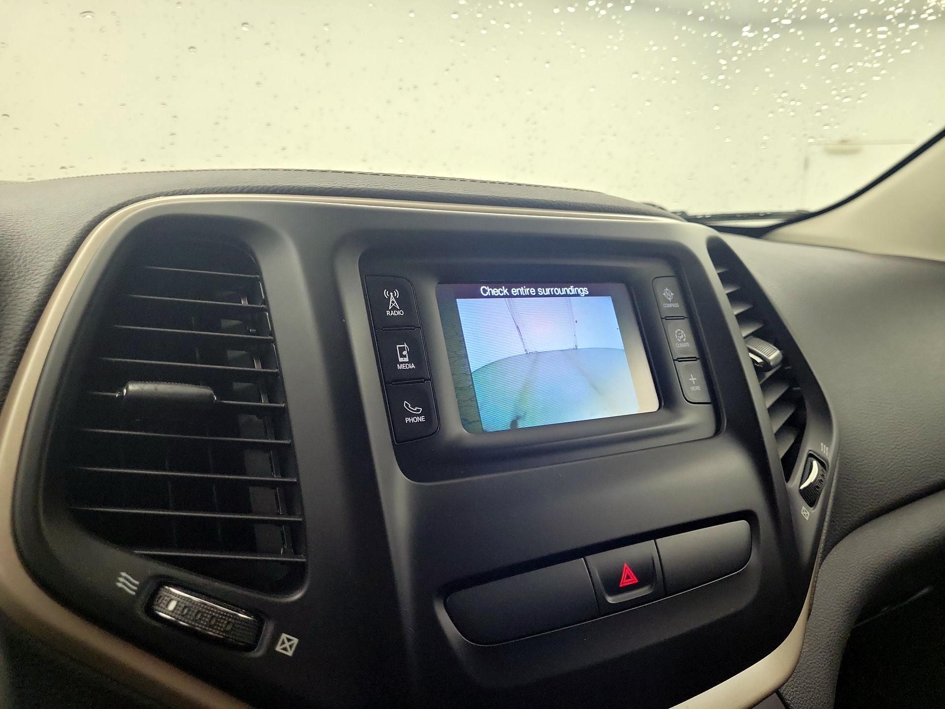 Thumbnail: 2015 Jeep Cherokee - 12