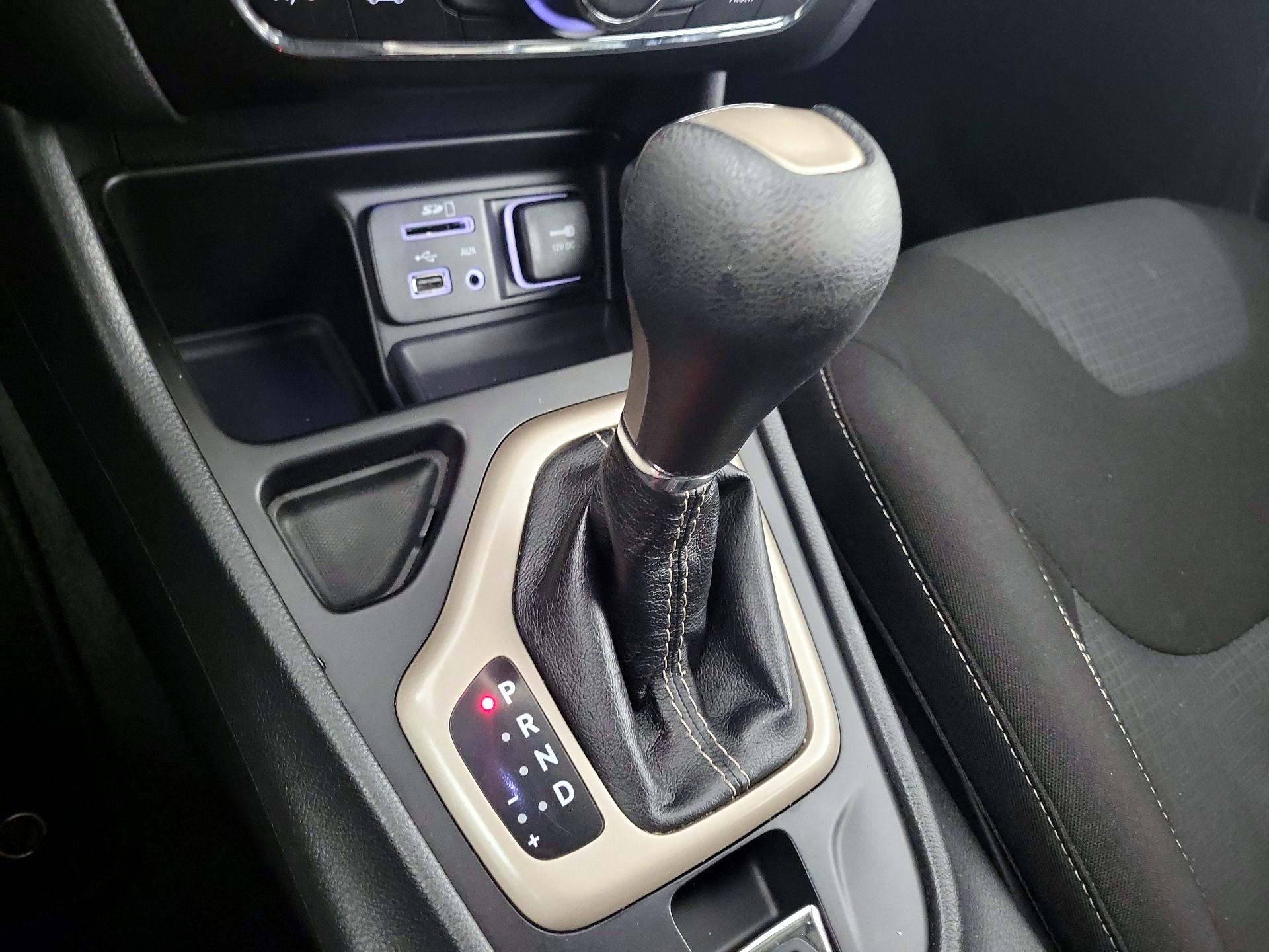 Thumbnail: 2015 Jeep Cherokee - 15