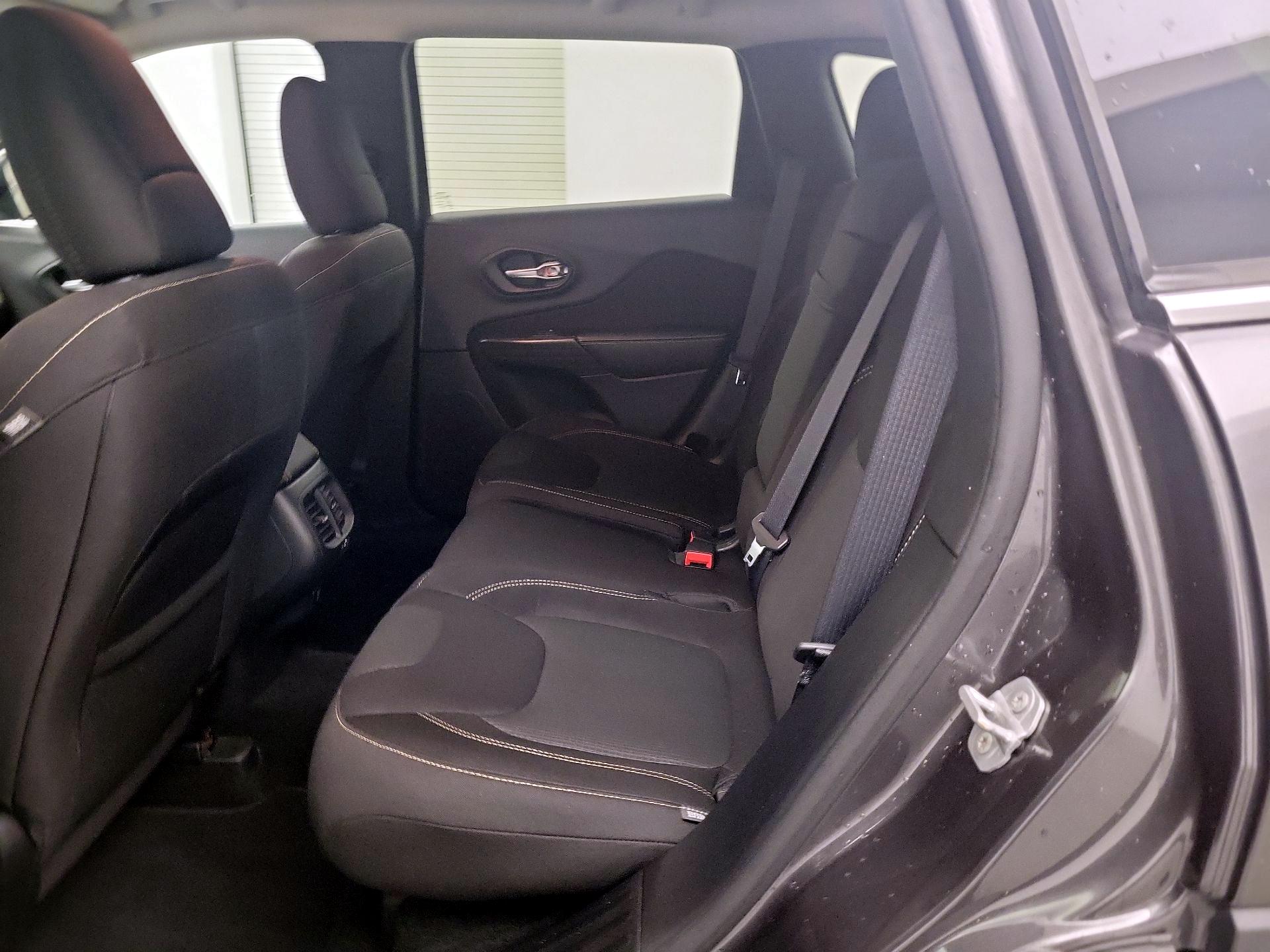 Thumbnail: 2015 Jeep Cherokee - 17