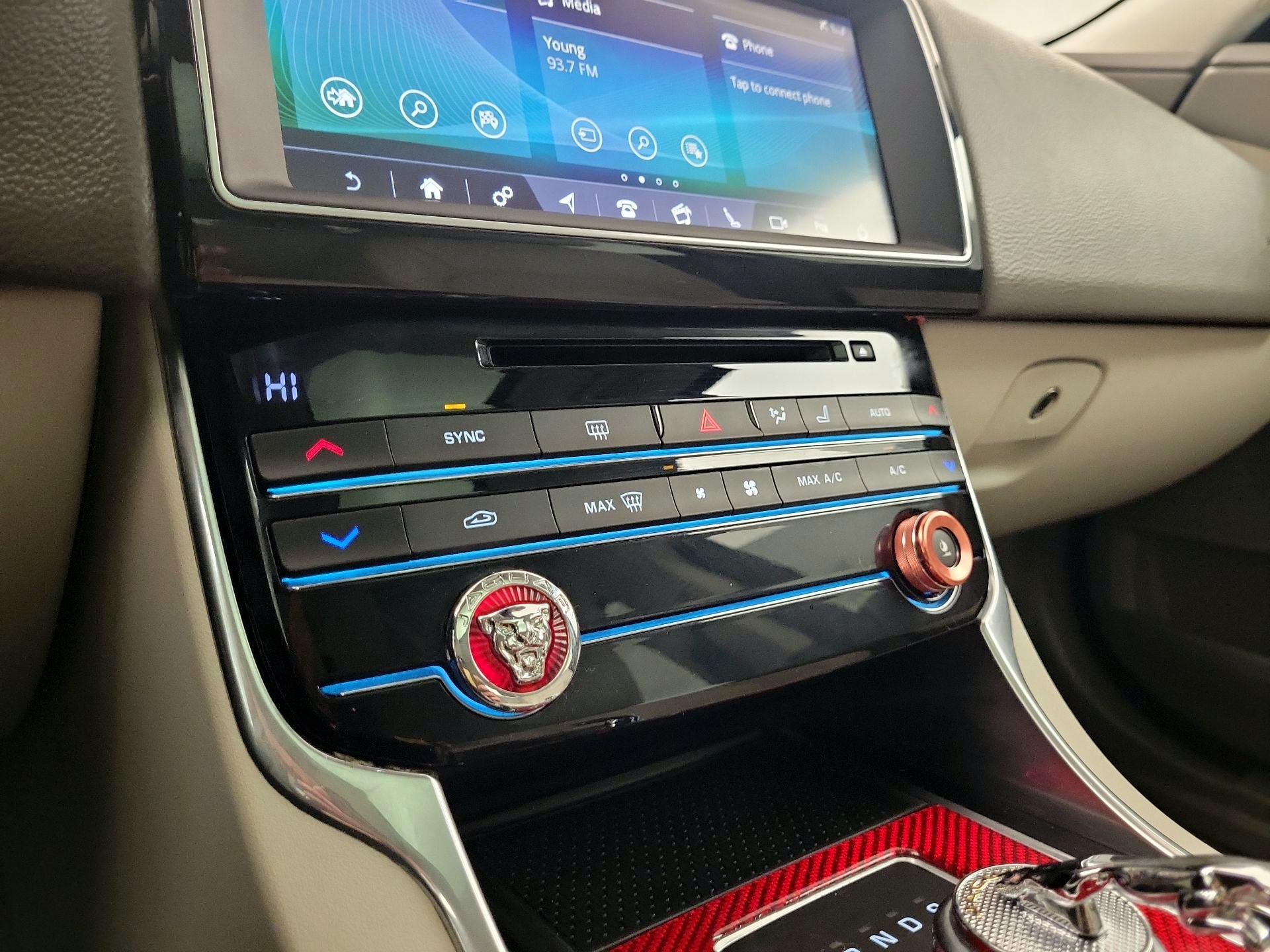 Thumbnail: 2017 Jaguar XE - 15