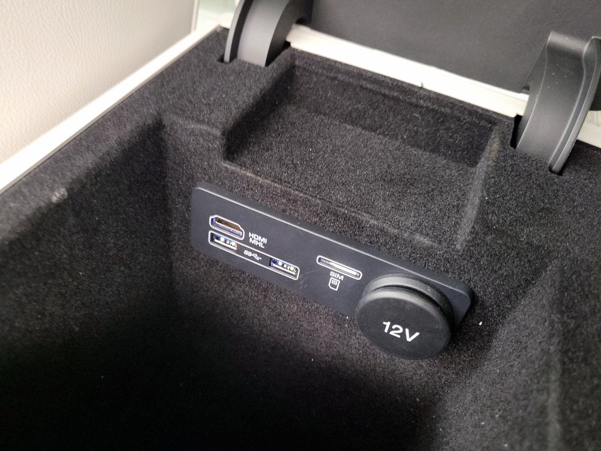 Thumbnail: 2017 Jaguar XE - 17