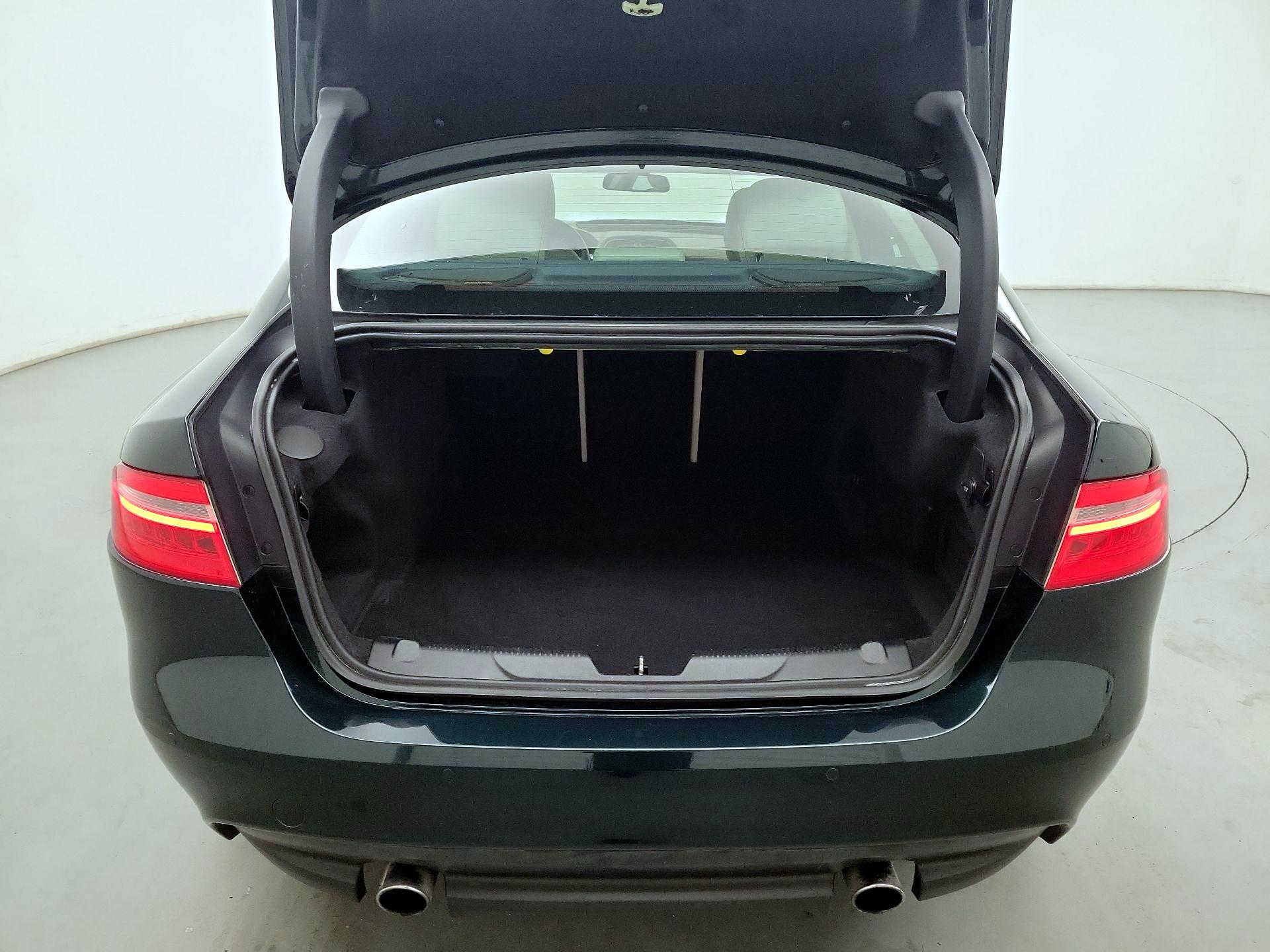 Thumbnail: 2017 Jaguar XE - 20