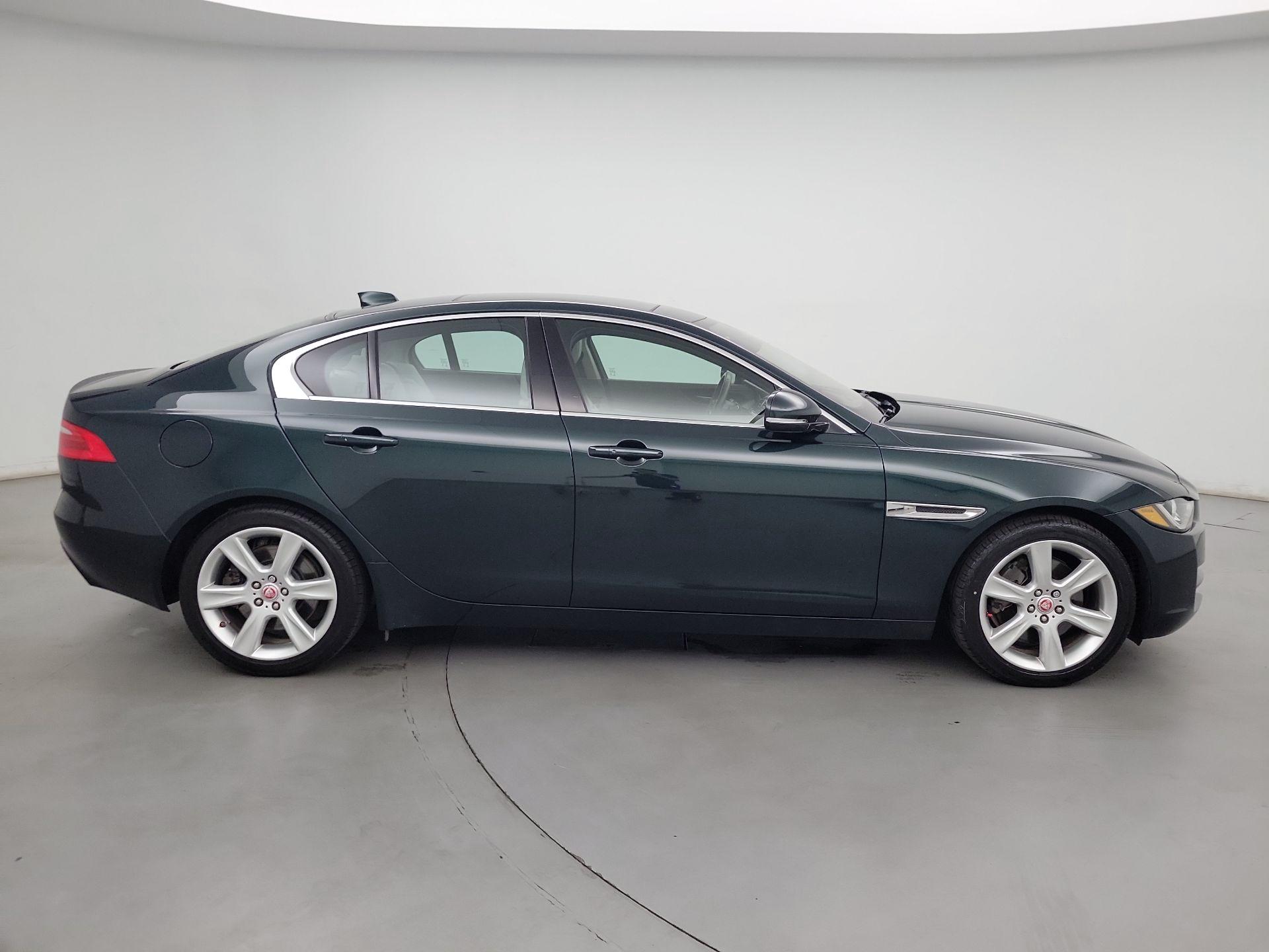 Thumbnail: 2017 Jaguar XE - 4