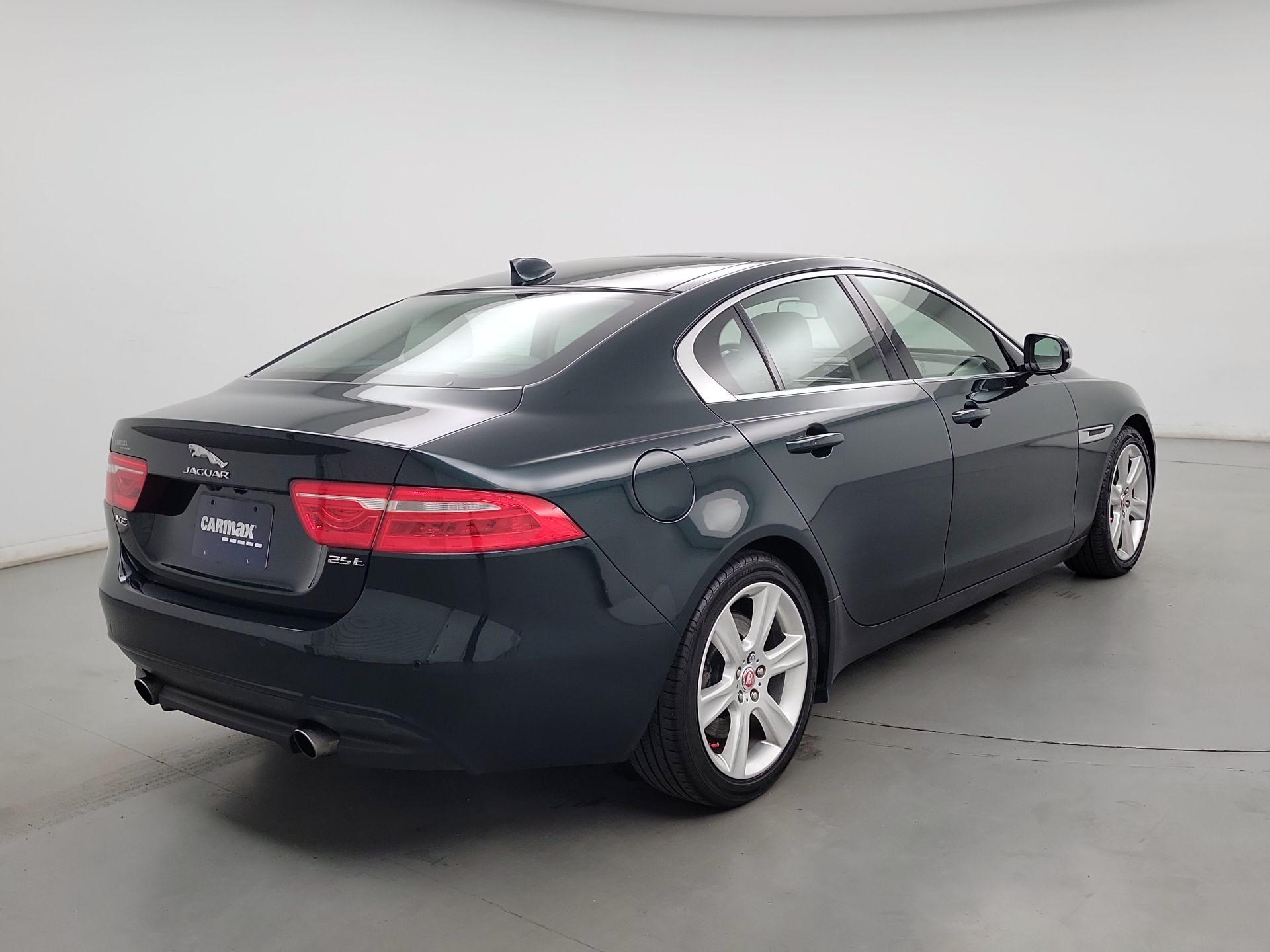 Thumbnail: 2017 Jaguar XE - 5