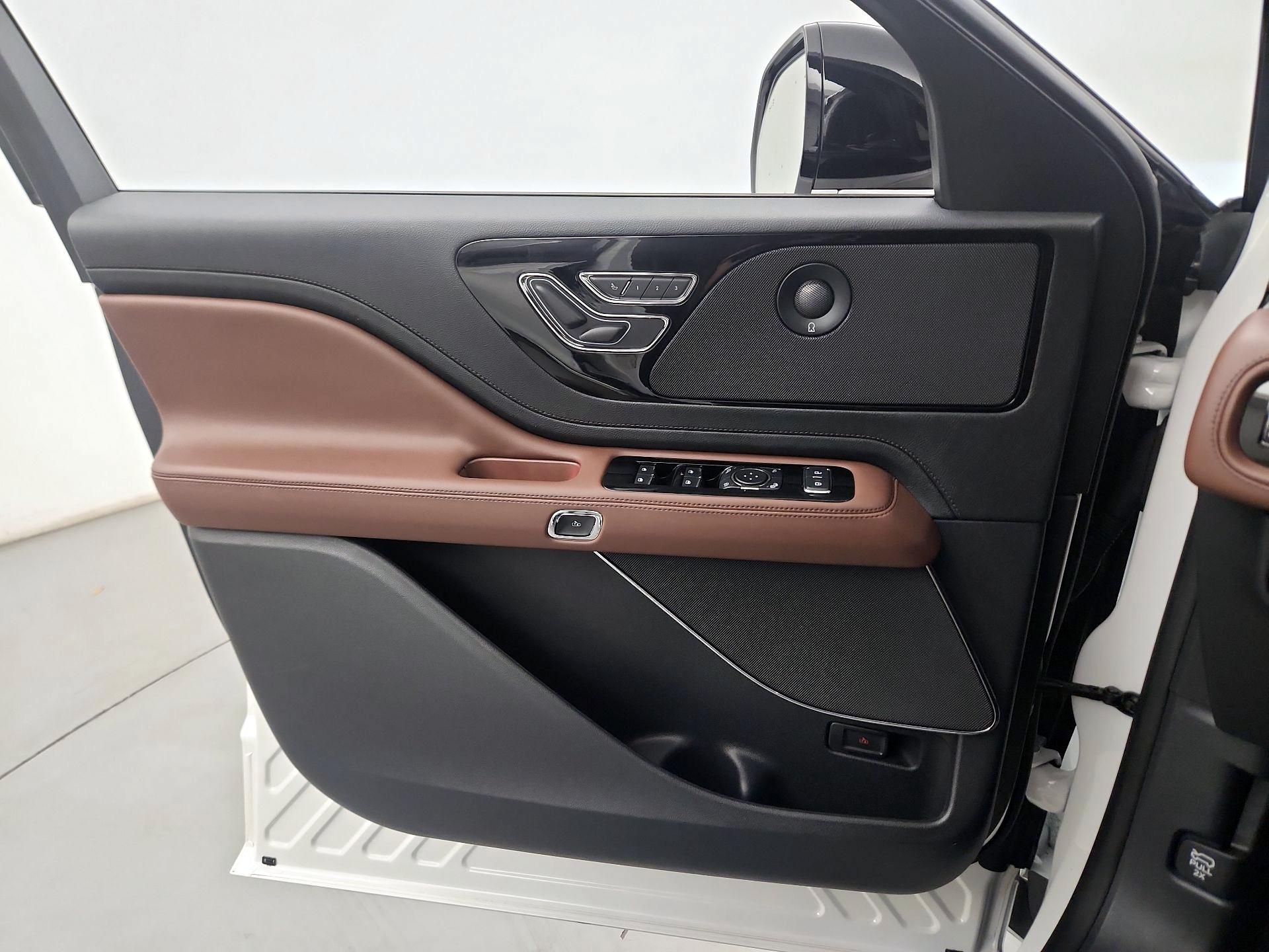 Thumbnail: 2025 Lincoln Aviator - 10