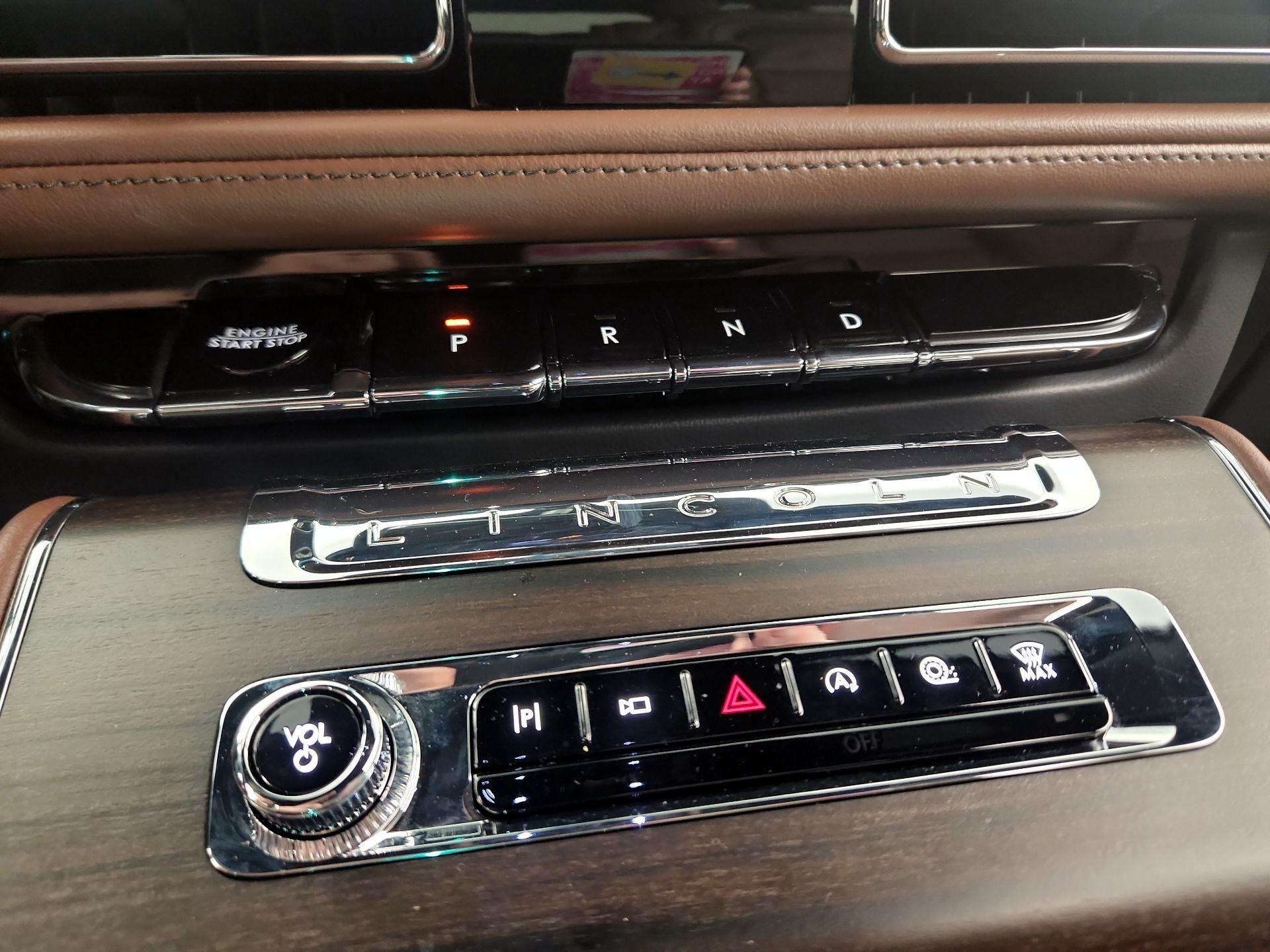 Thumbnail: 2025 Lincoln Aviator - 15