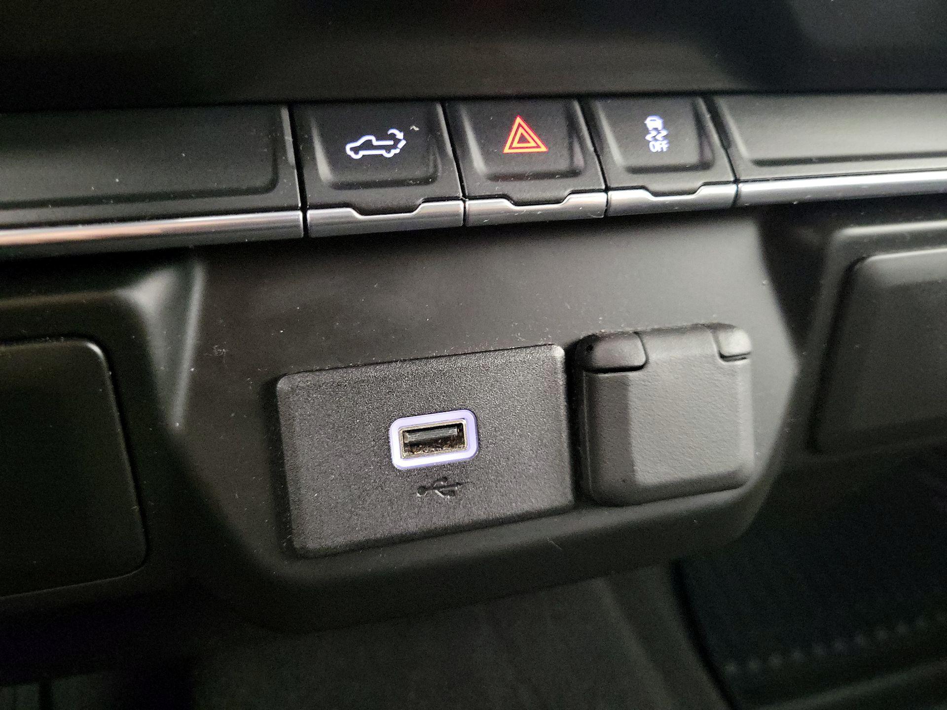 Thumbnail: 2020 Chevrolet Silverado 1500 - 16