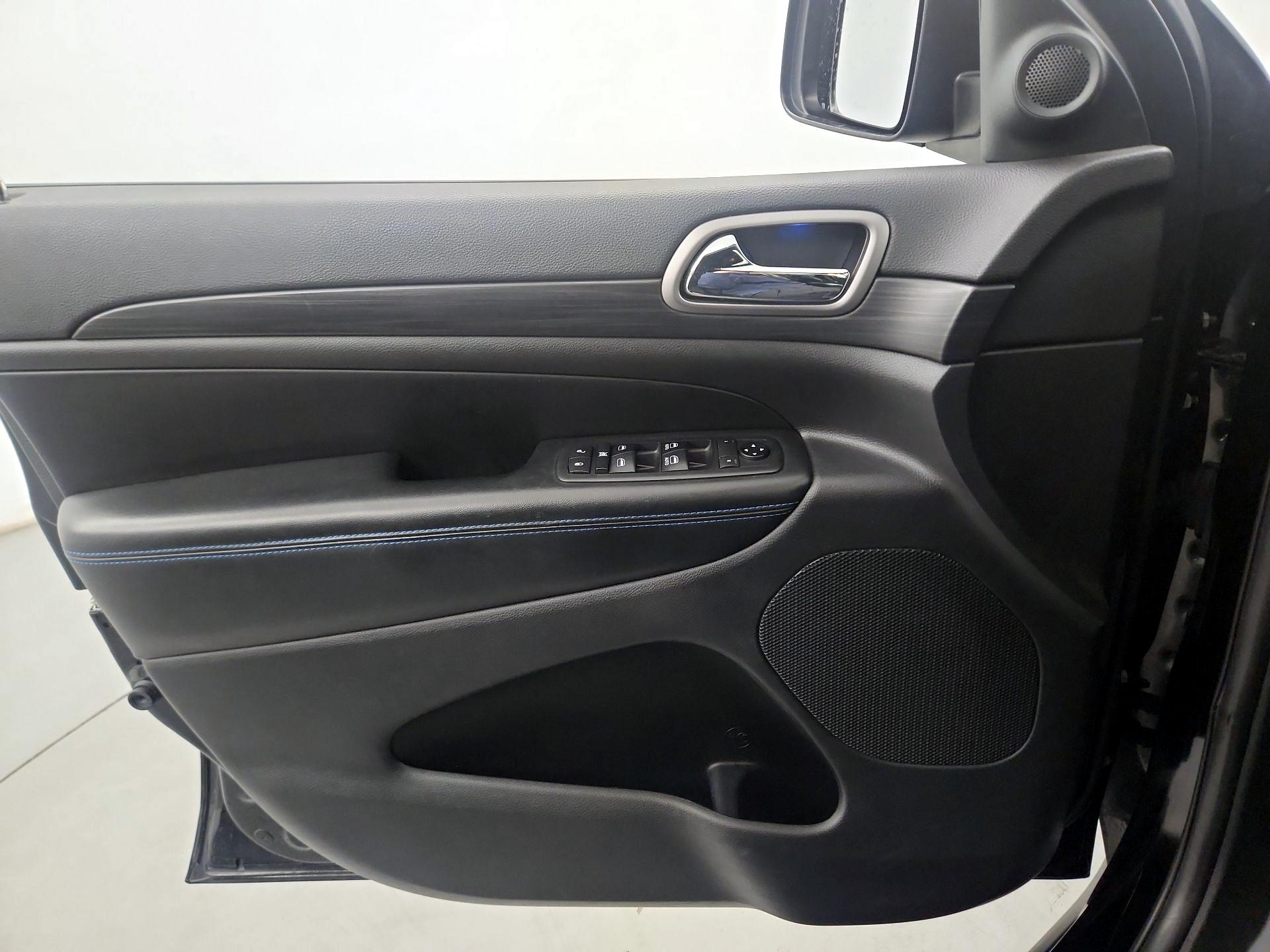 Thumbnail: 2019 Jeep Grand Cherokee - 10