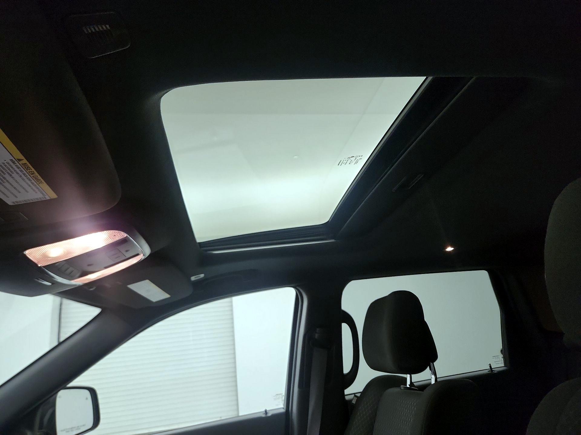 Thumbnail: 2019 Jeep Grand Cherokee - 16