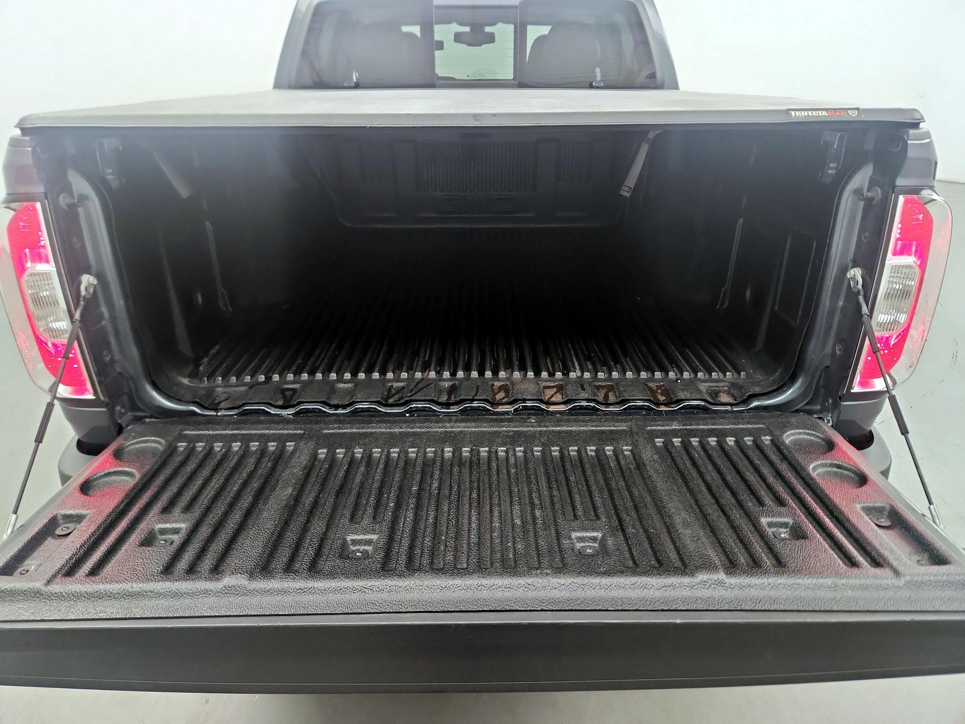 Thumbnail: 2016 GMC Canyon - 18