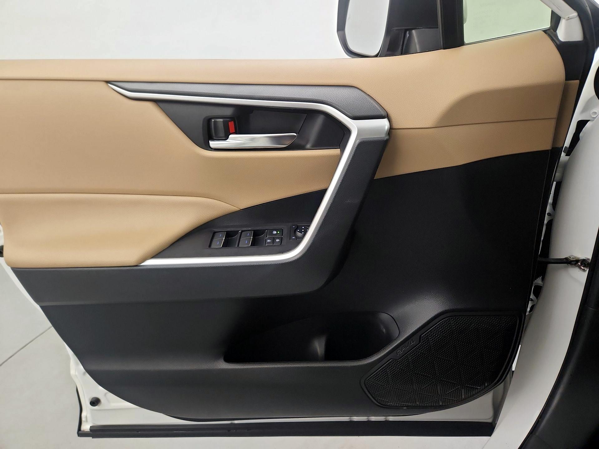 Thumbnail: 2022 Toyota RAV4 - 10