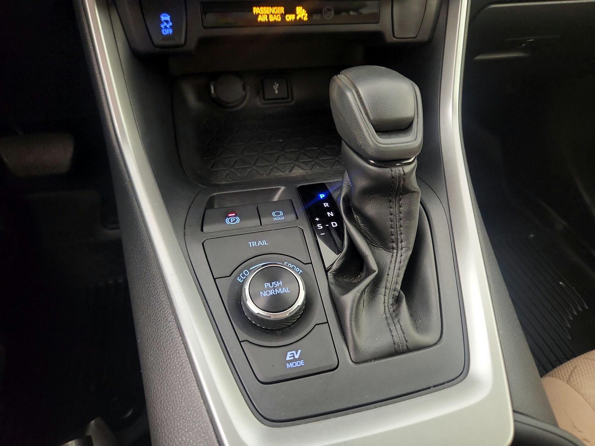 Thumbnail: 2022 Toyota RAV4 - 14