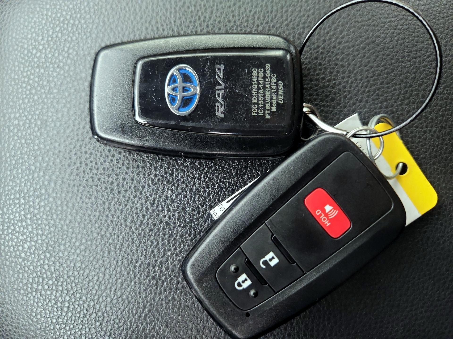 Thumbnail: 2022 Toyota RAV4 - 18