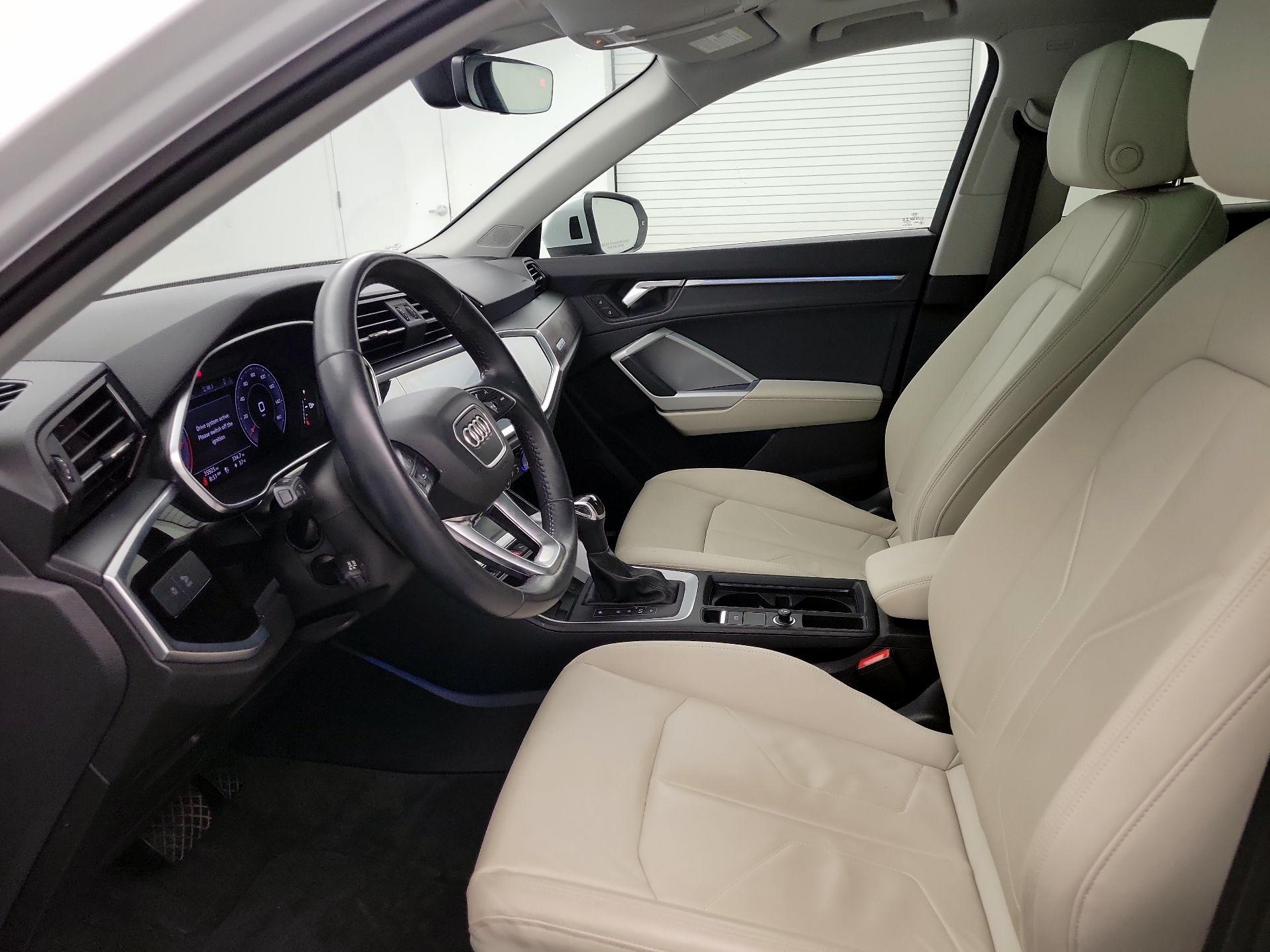 Thumbnail: 2020 Audi Q3 - 11