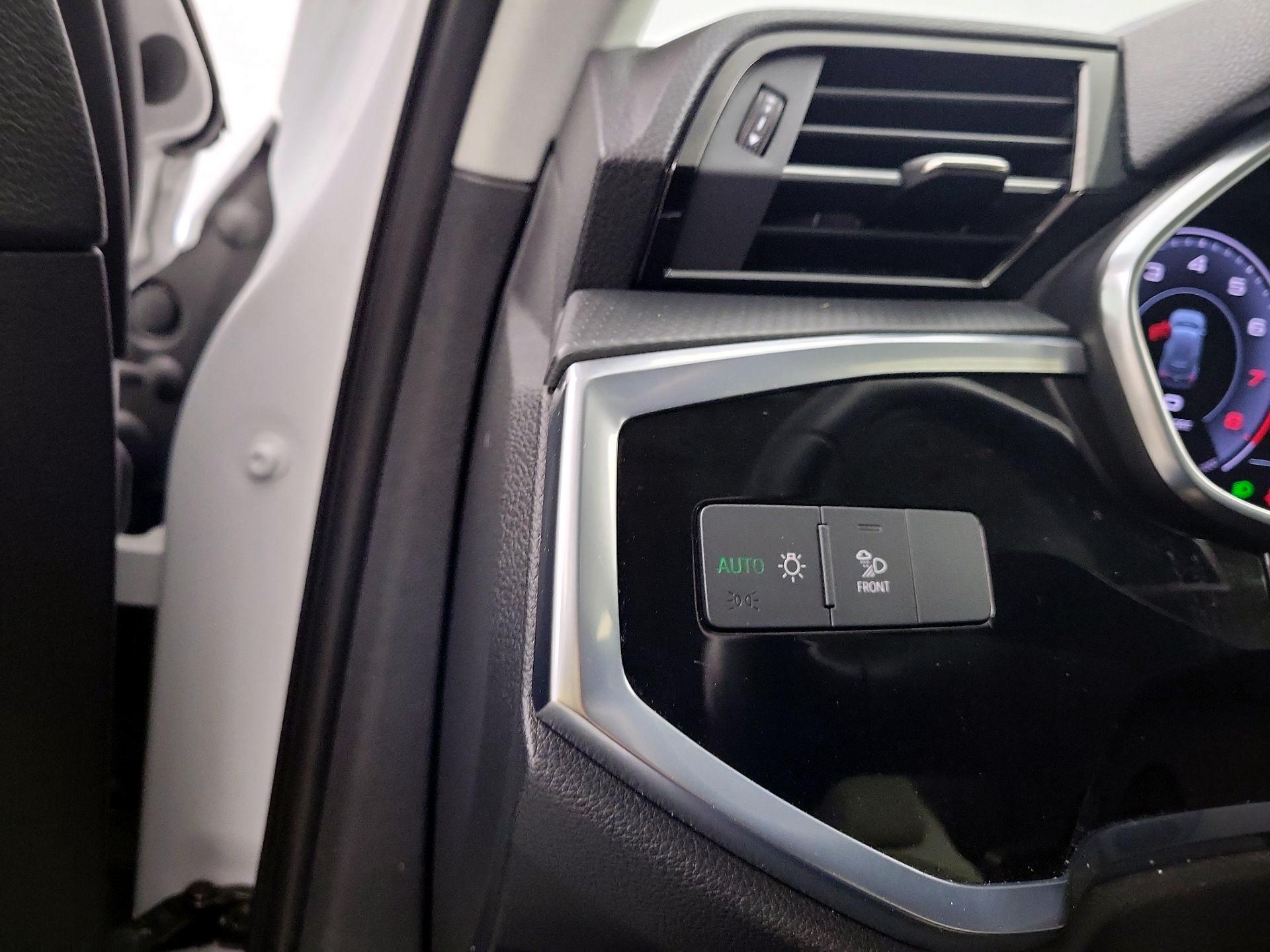 Thumbnail: 2020 Audi Q3 - 13