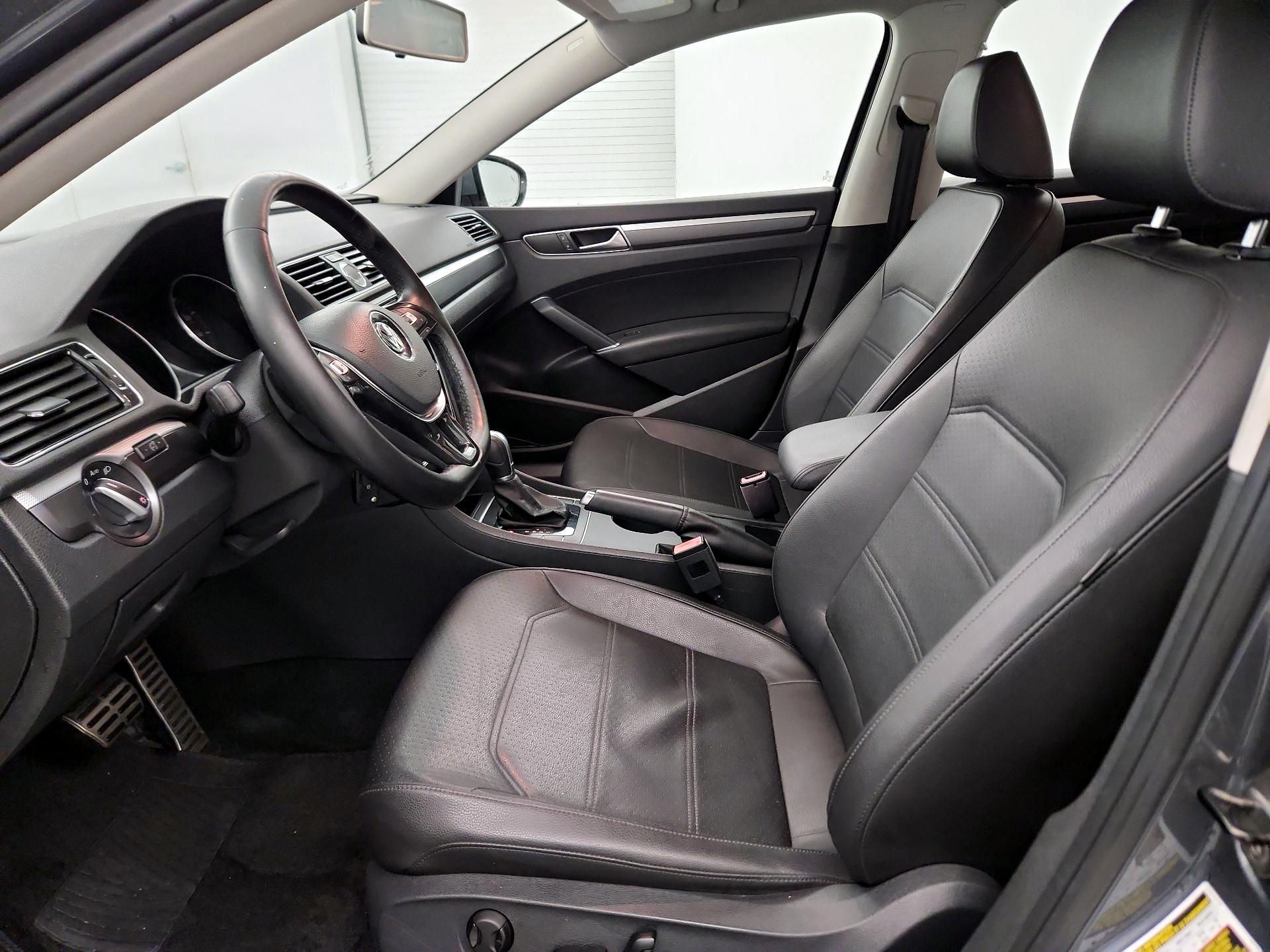 Thumbnail: 2017 Volkswagen Passat - 9