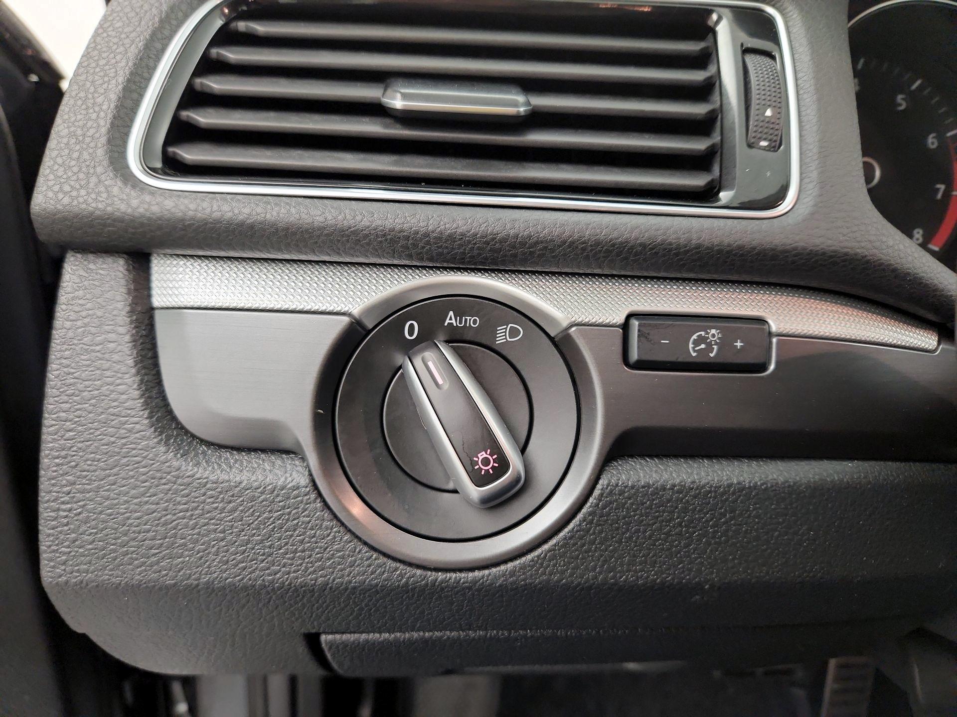 Thumbnail: 2017 Volkswagen Passat - 11