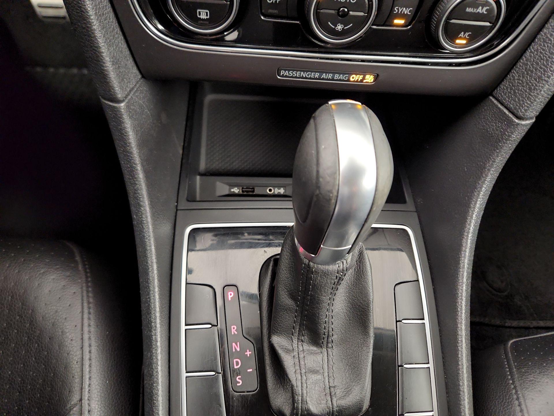 Thumbnail: 2017 Volkswagen Passat - 15