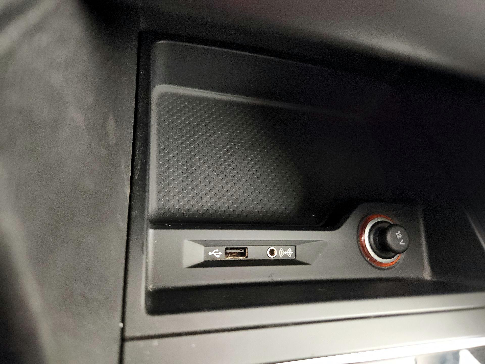 Thumbnail: 2017 Volkswagen Passat - 16