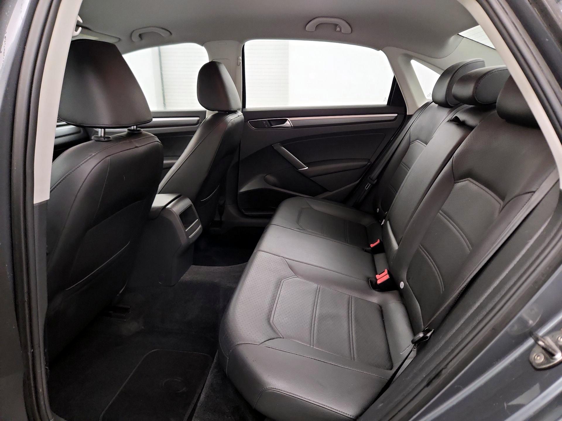 Thumbnail: 2017 Volkswagen Passat - 17