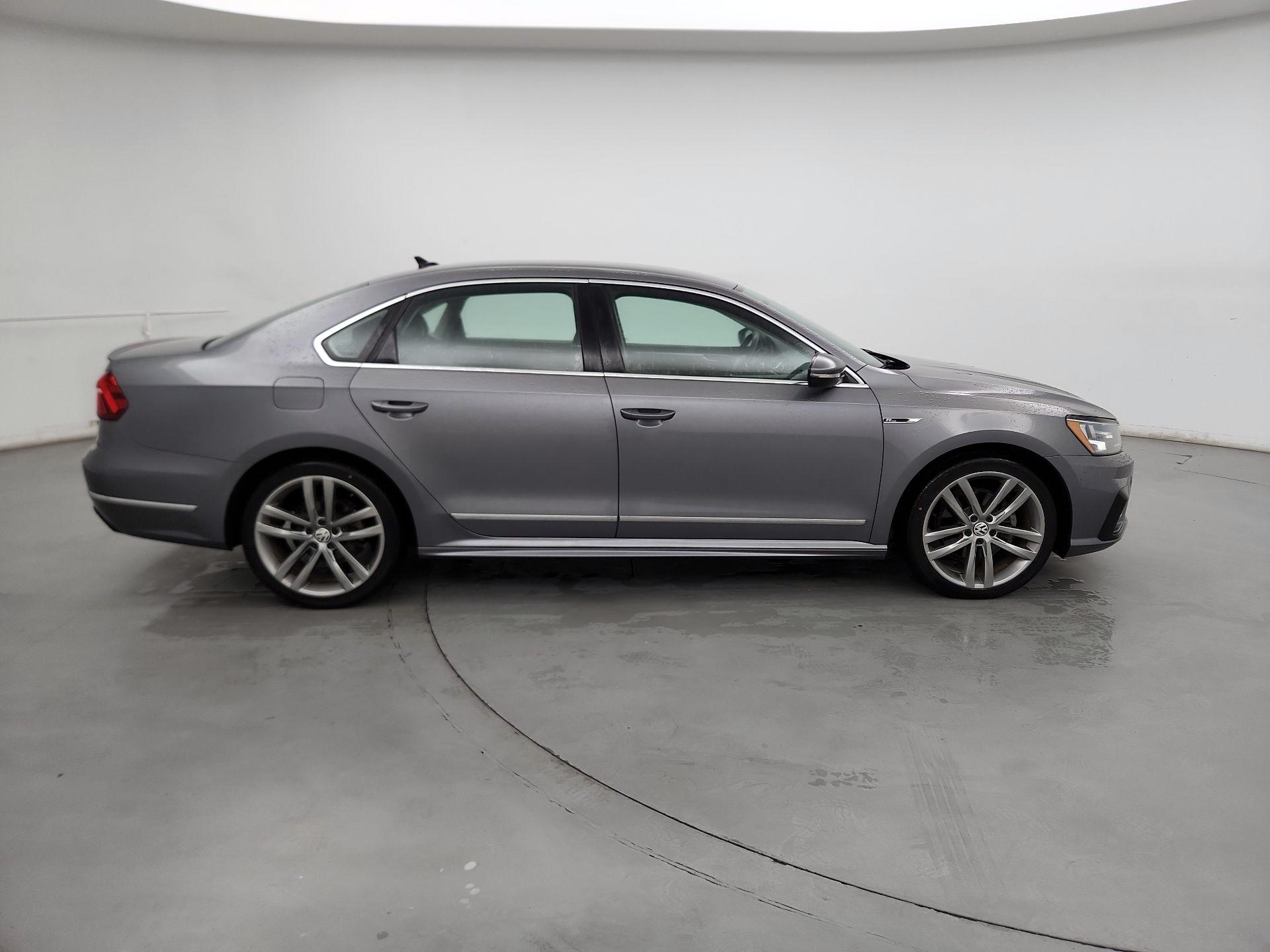 Thumbnail: 2017 Volkswagen Passat - 4