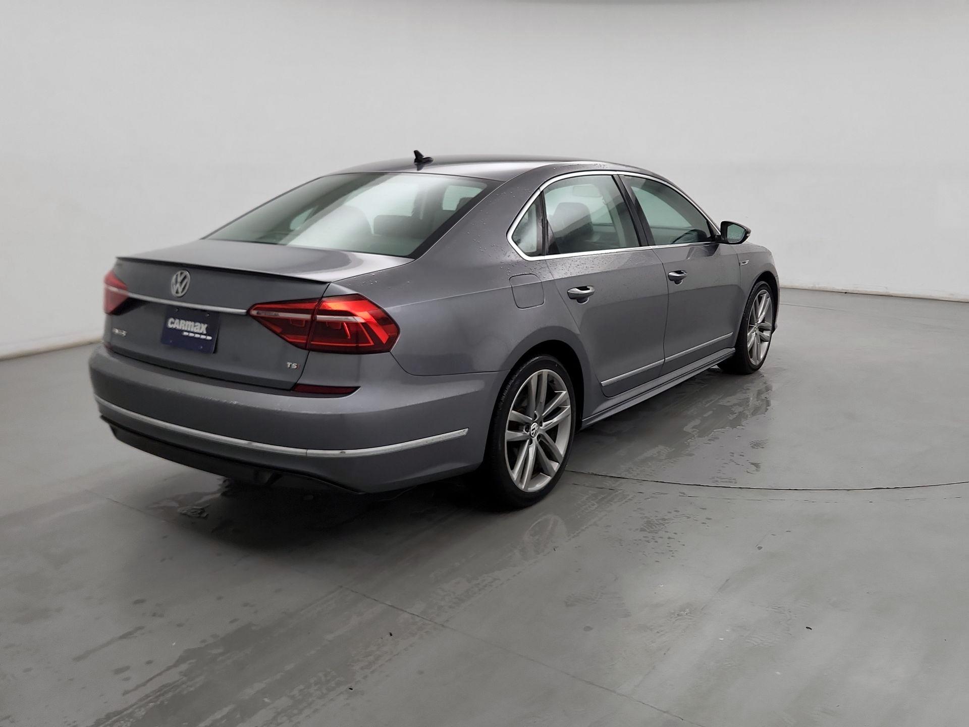 Thumbnail: 2017 Volkswagen Passat - 5