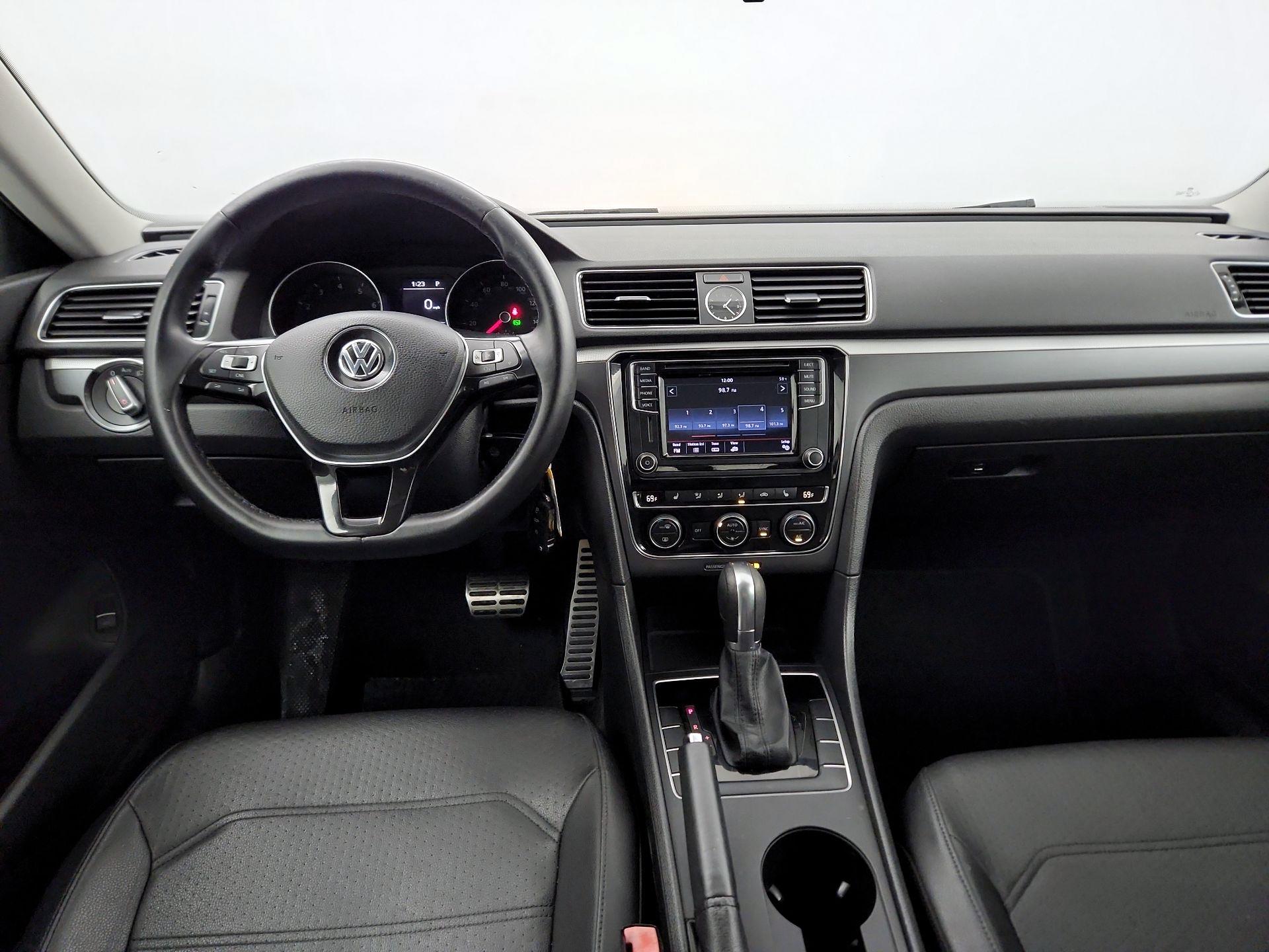 Thumbnail: 2017 Volkswagen Passat - 8