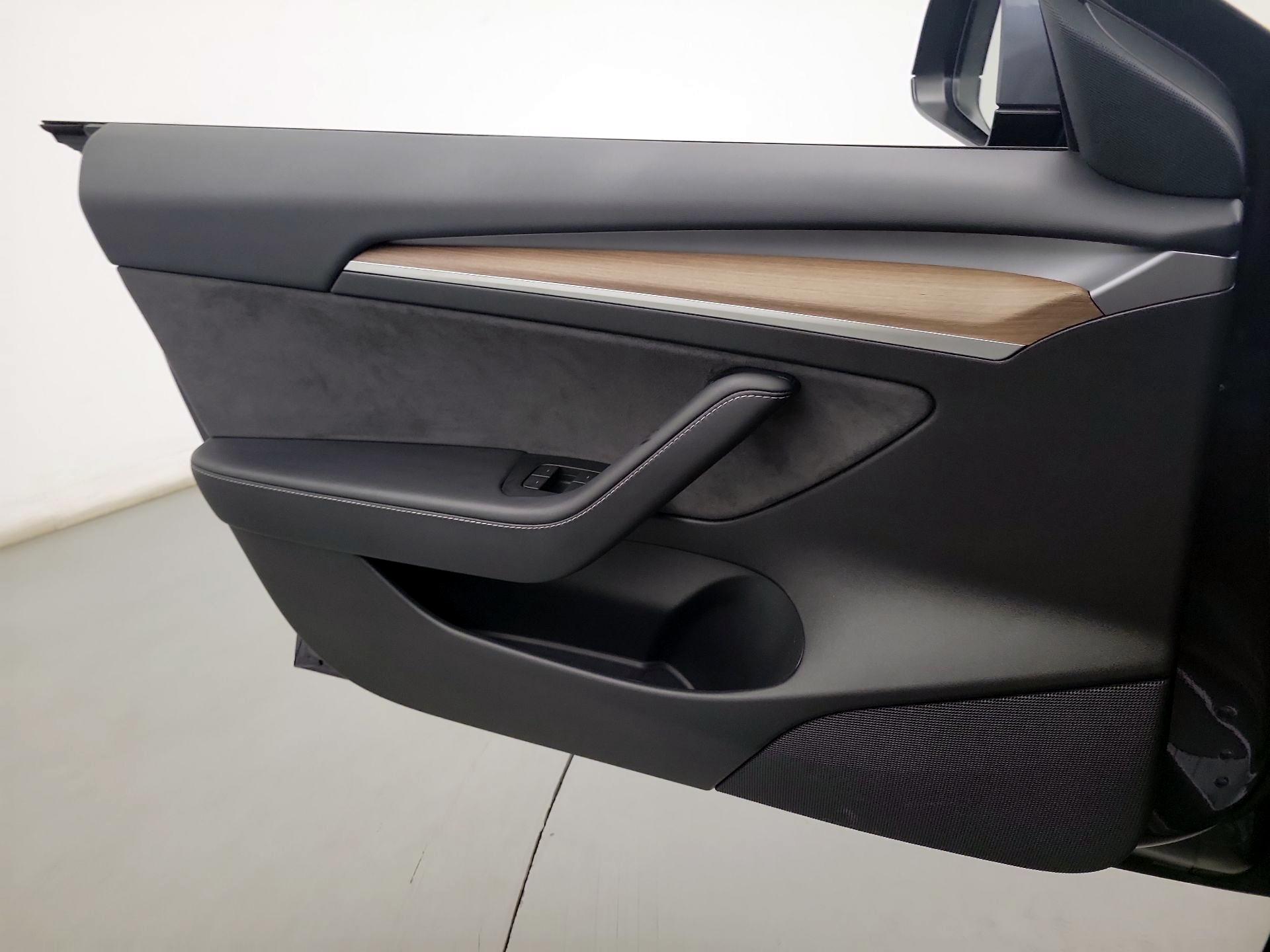 Thumbnail: 2021 Tesla Model 3 - 10