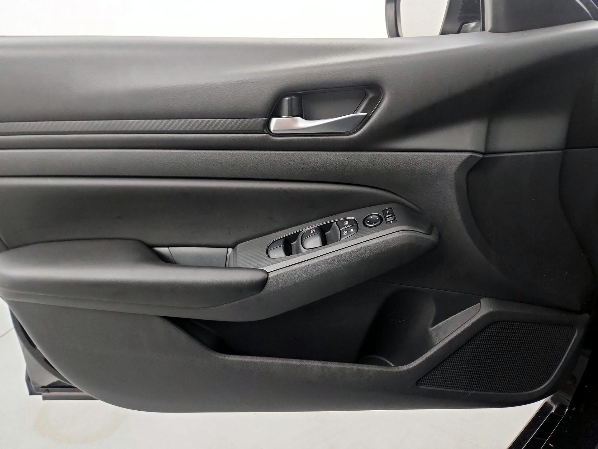 Thumbnail: 2021 Nissan Altima - 10