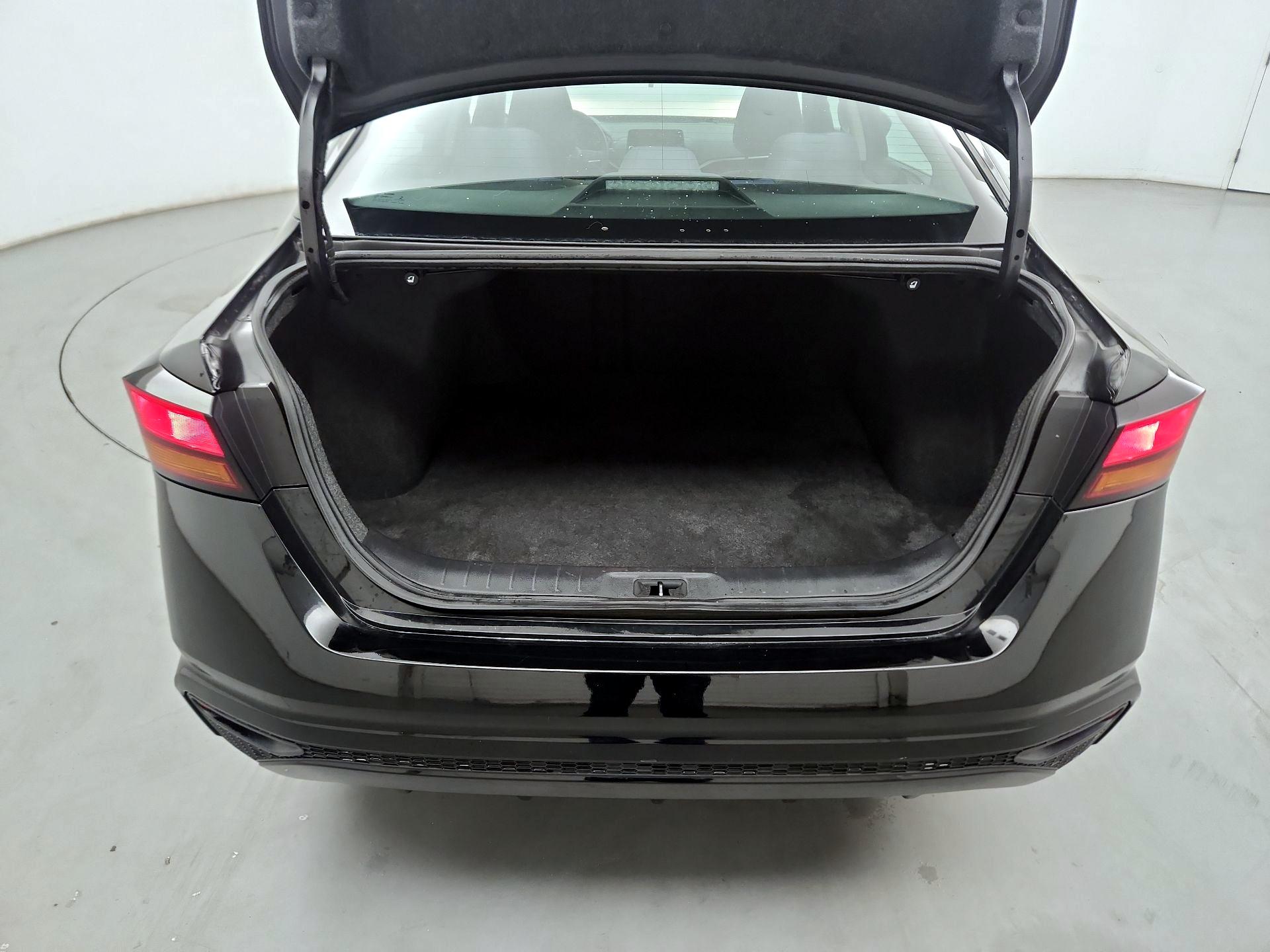 Thumbnail: 2021 Nissan Altima - 17