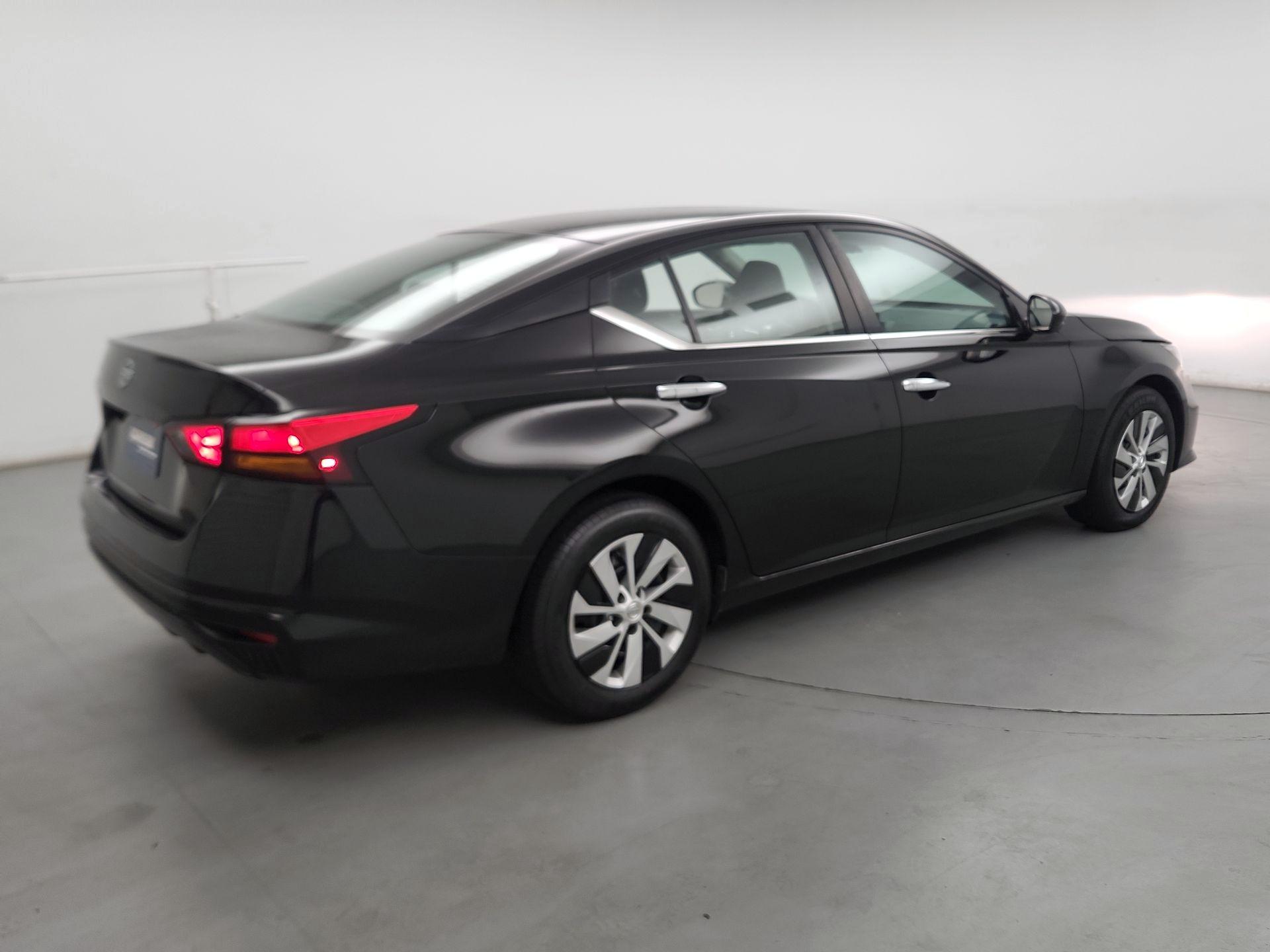 Thumbnail: 2021 Nissan Altima - 5