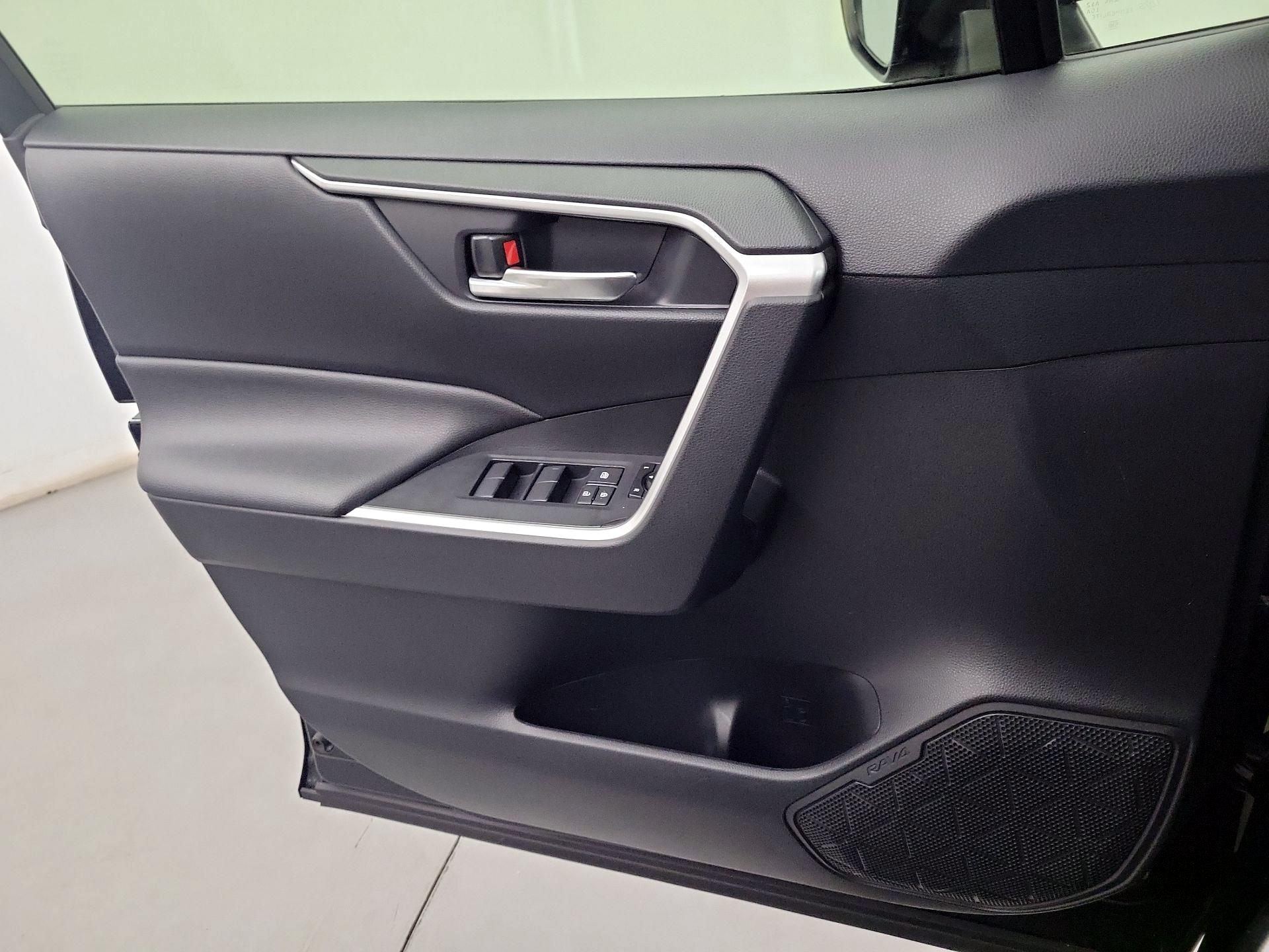 Thumbnail: 2019 Toyota RAV4 - 10