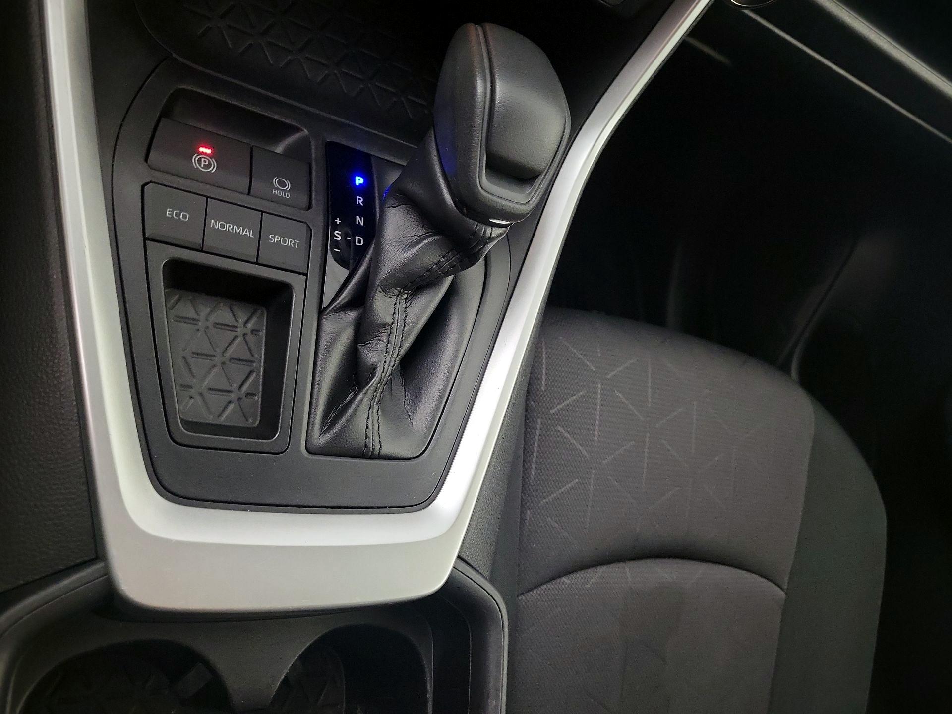 Thumbnail: 2019 Toyota RAV4 - 15