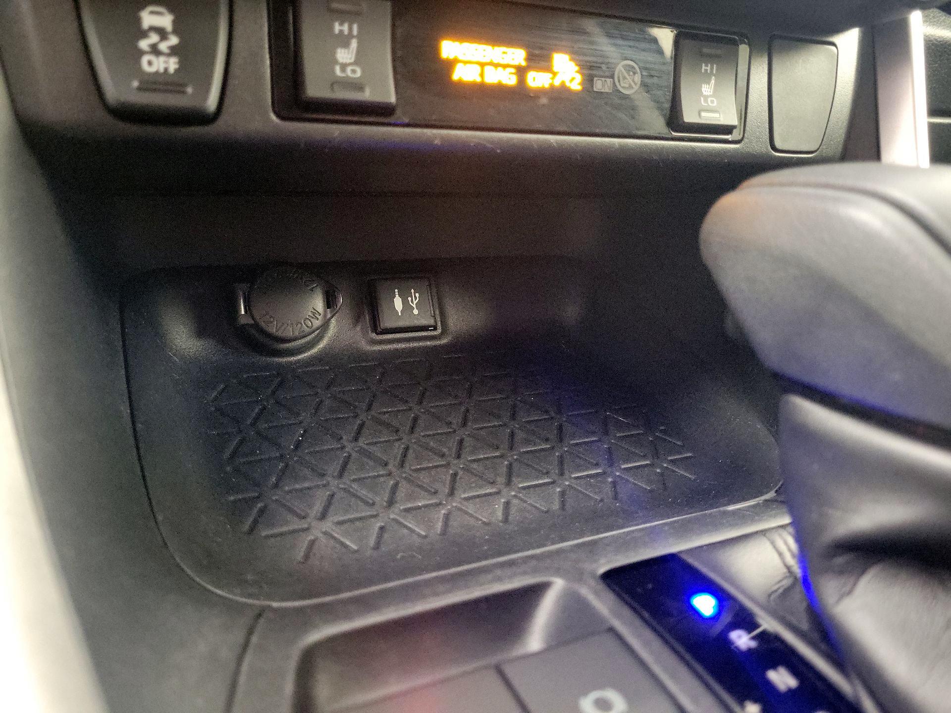 Thumbnail: 2019 Toyota RAV4 - 16