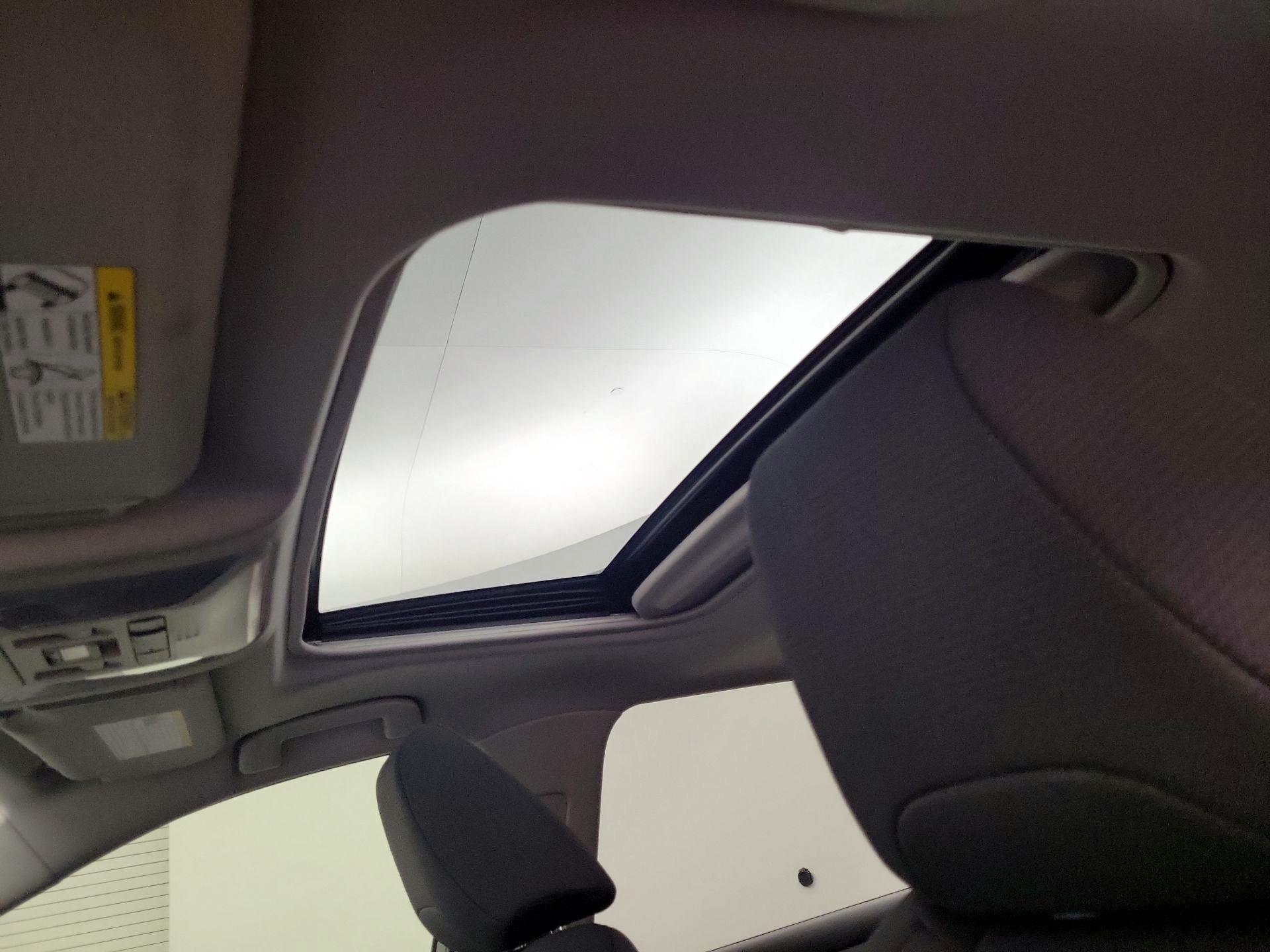 Thumbnail: 2019 Toyota RAV4 - 17