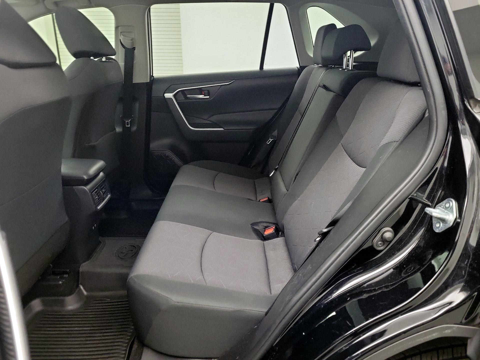 Thumbnail: 2019 Toyota RAV4 - 18