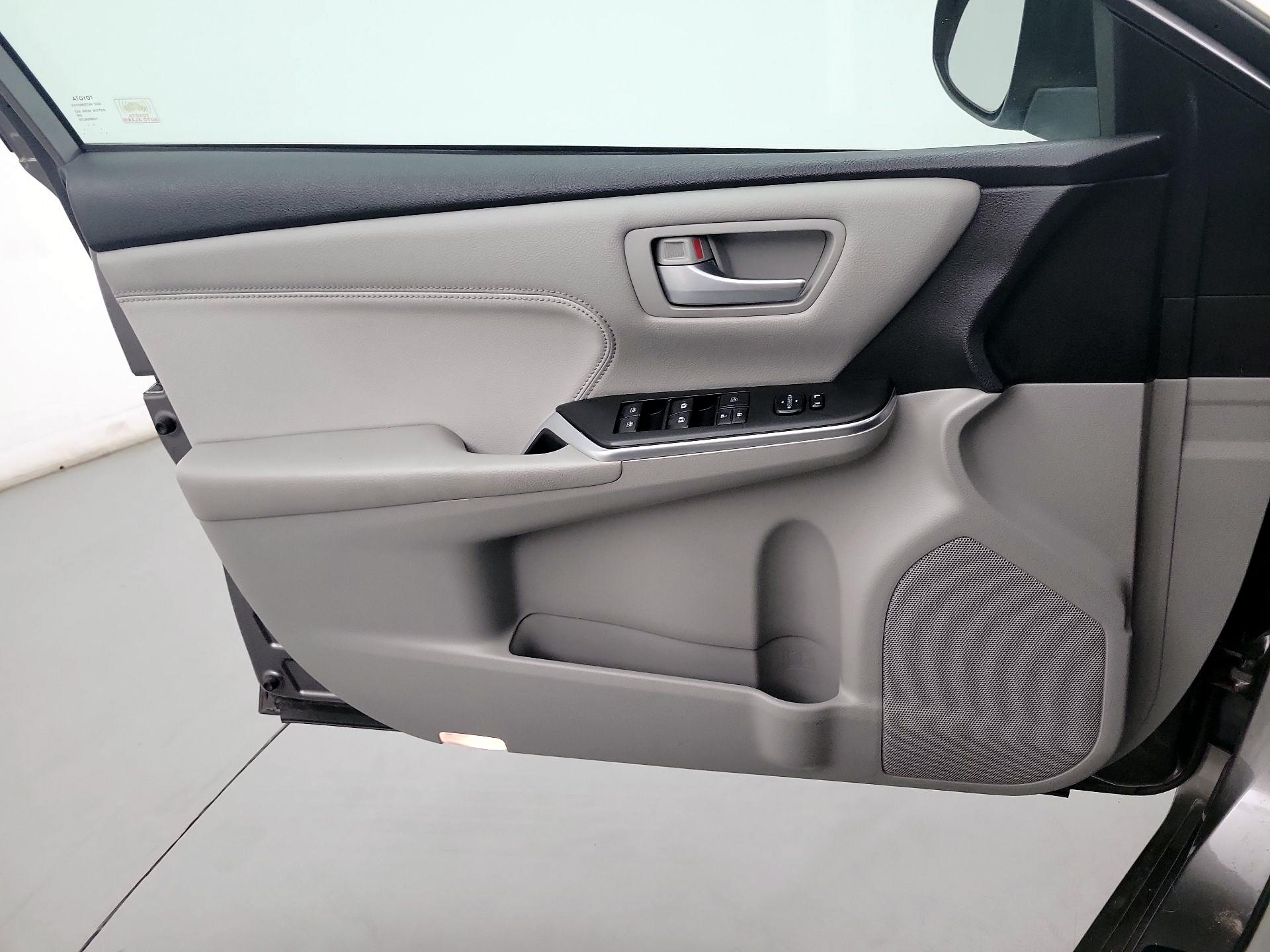 Thumbnail: 2017 Toyota Camry - 10