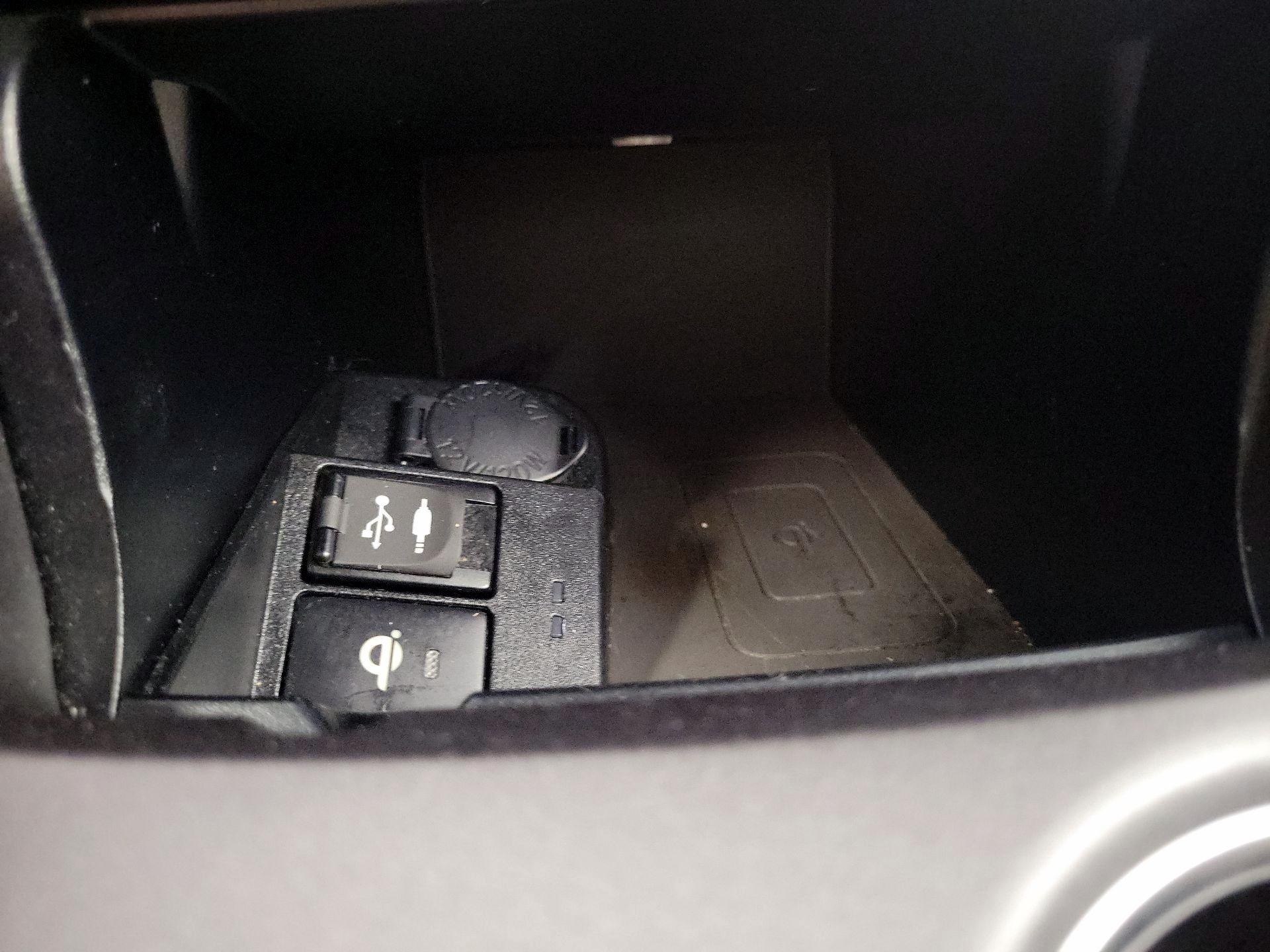 Thumbnail: 2017 Toyota Camry - 16