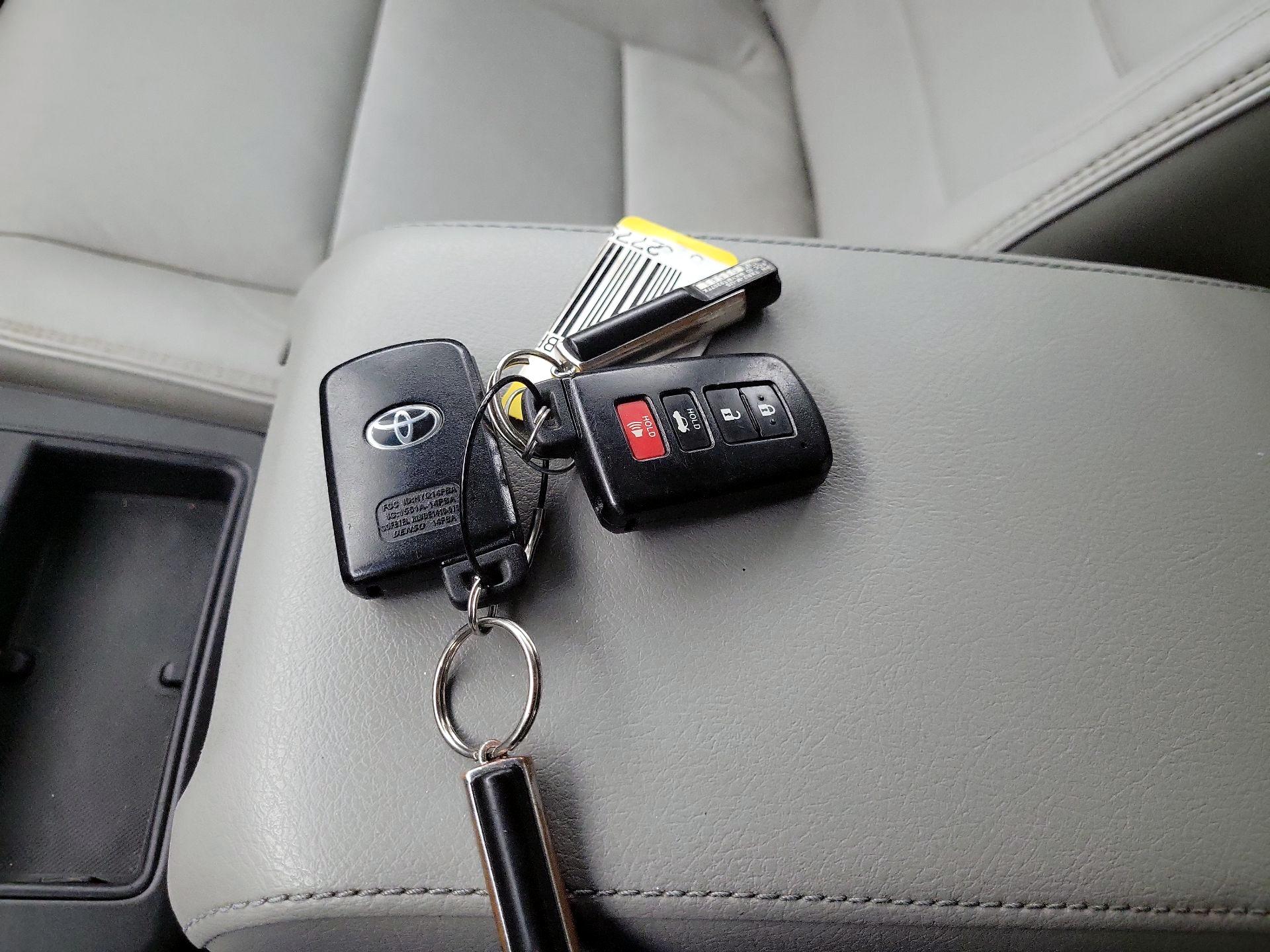 Thumbnail: 2017 Toyota Camry - 20