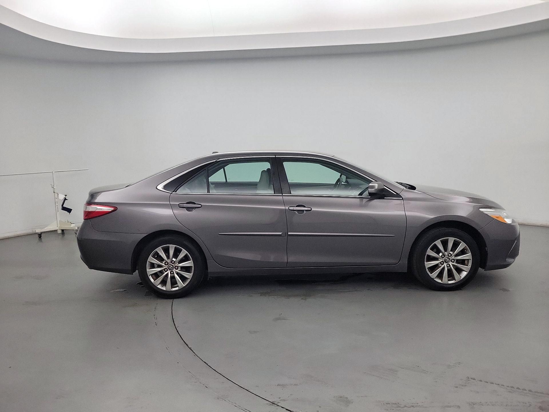 Thumbnail: 2017 Toyota Camry - 4