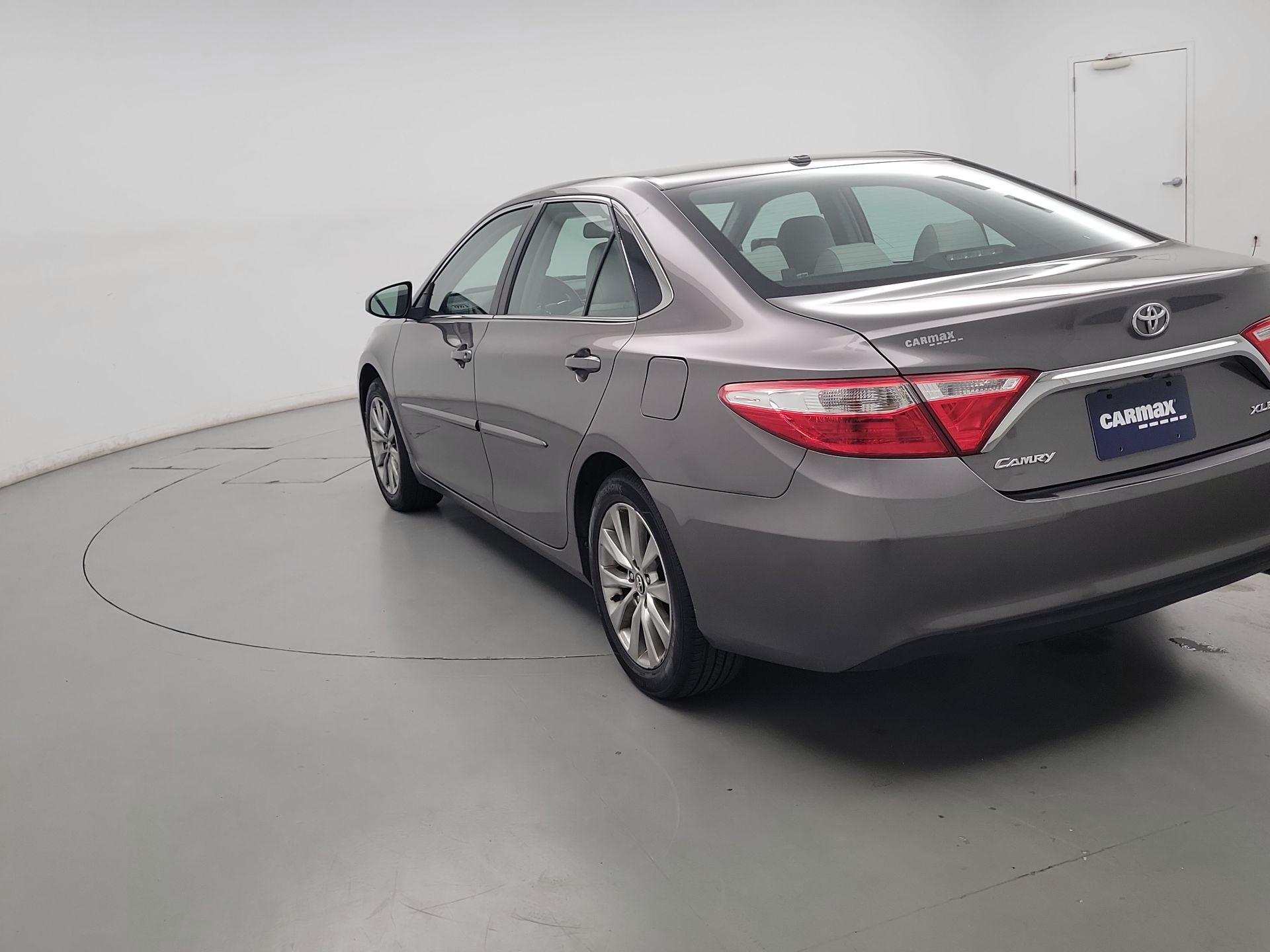 Thumbnail: 2017 Toyota Camry - 7