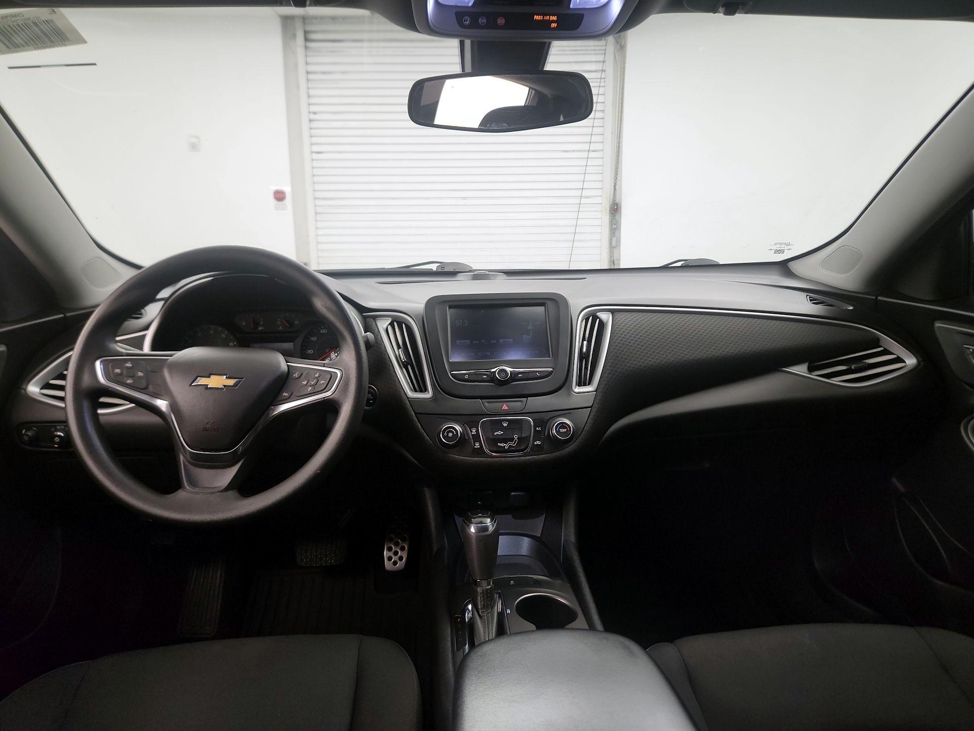 Thumbnail: 2017 Chevrolet Malibu - 9