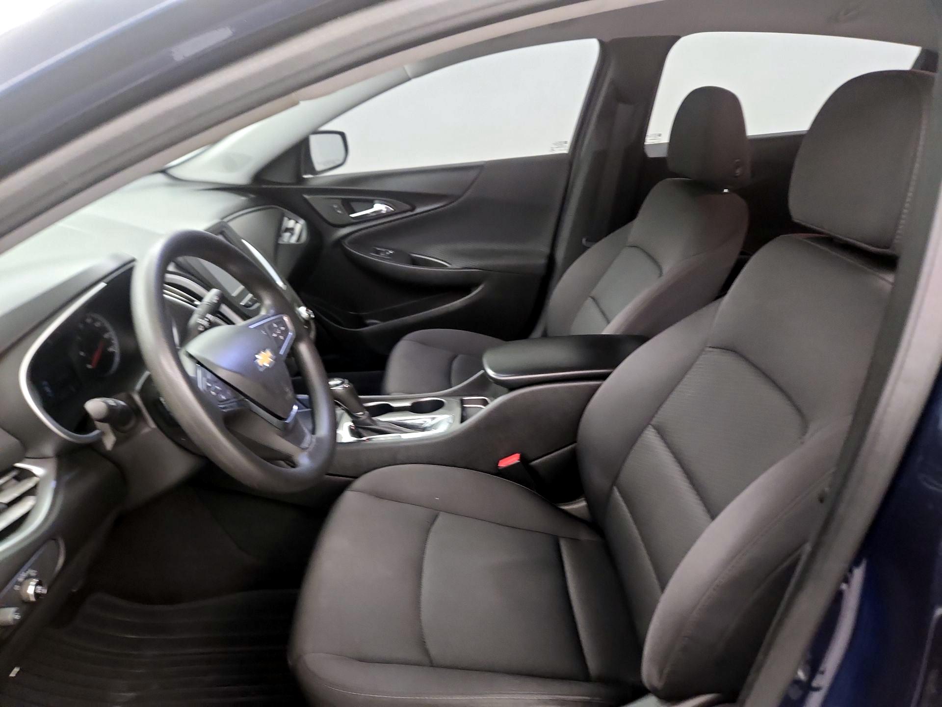 Thumbnail: 2017 Chevrolet Malibu - 11