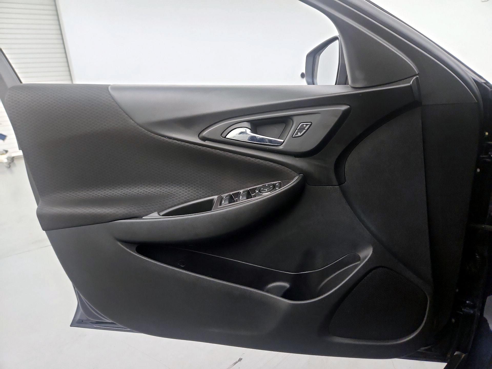 Thumbnail: 2017 Chevrolet Malibu - 12