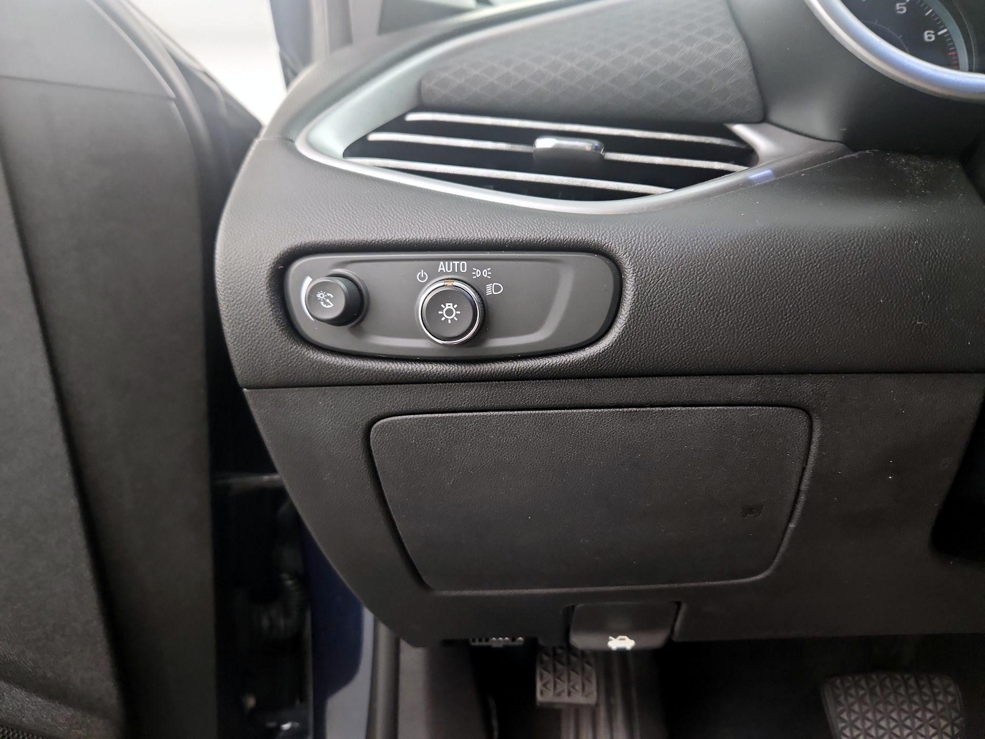 Thumbnail: 2017 Chevrolet Malibu - 13