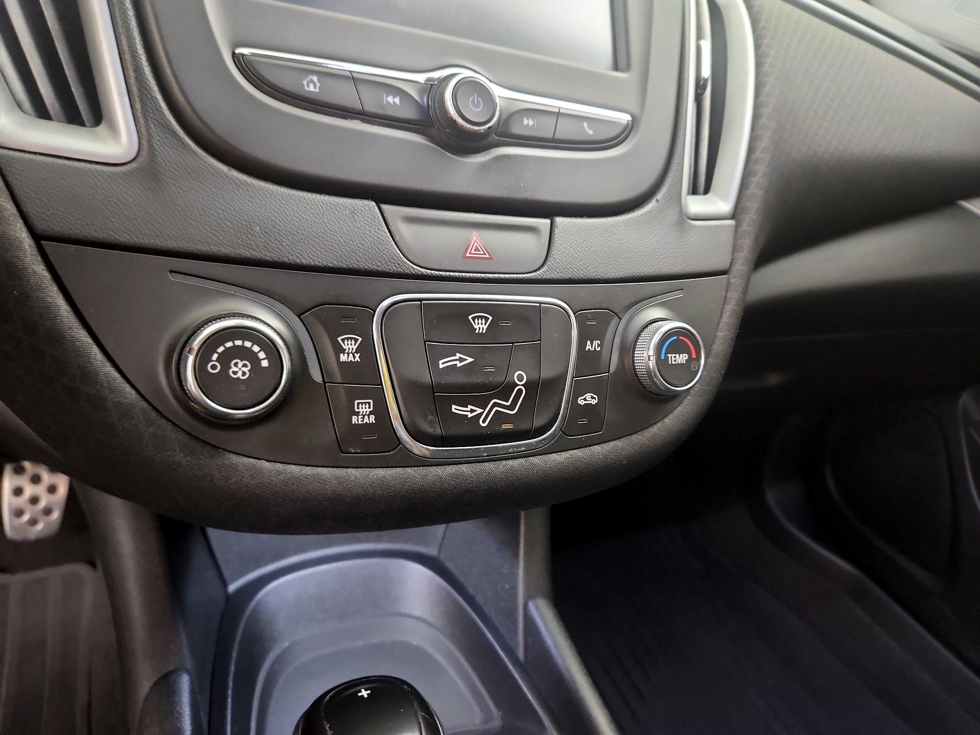 Thumbnail: 2017 Chevrolet Malibu - 16