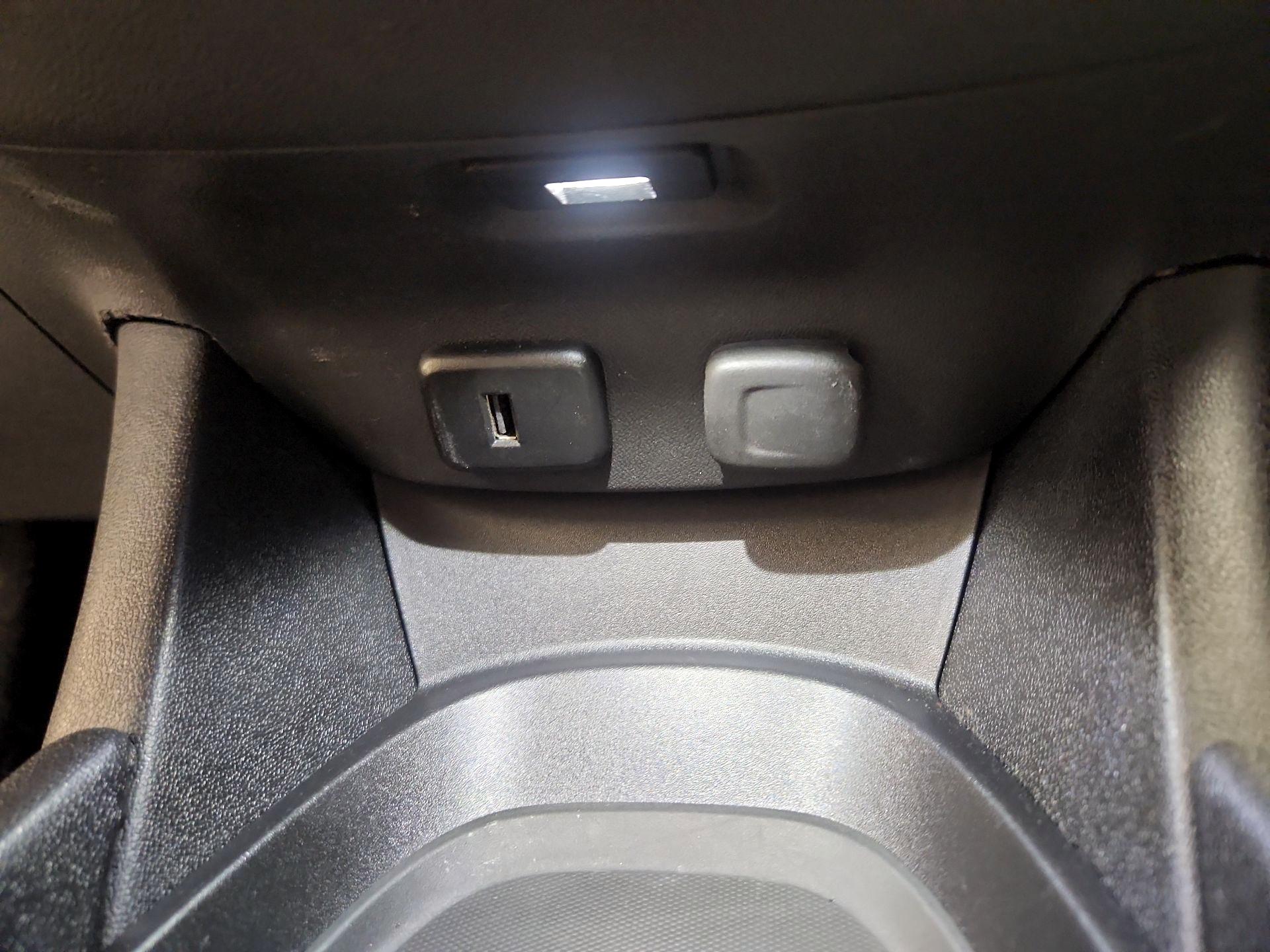 Thumbnail: 2017 Chevrolet Malibu - 18