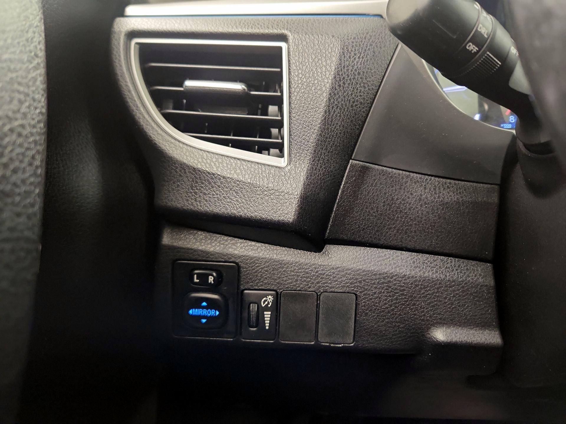 Thumbnail: 2016 Toyota Corolla - 13